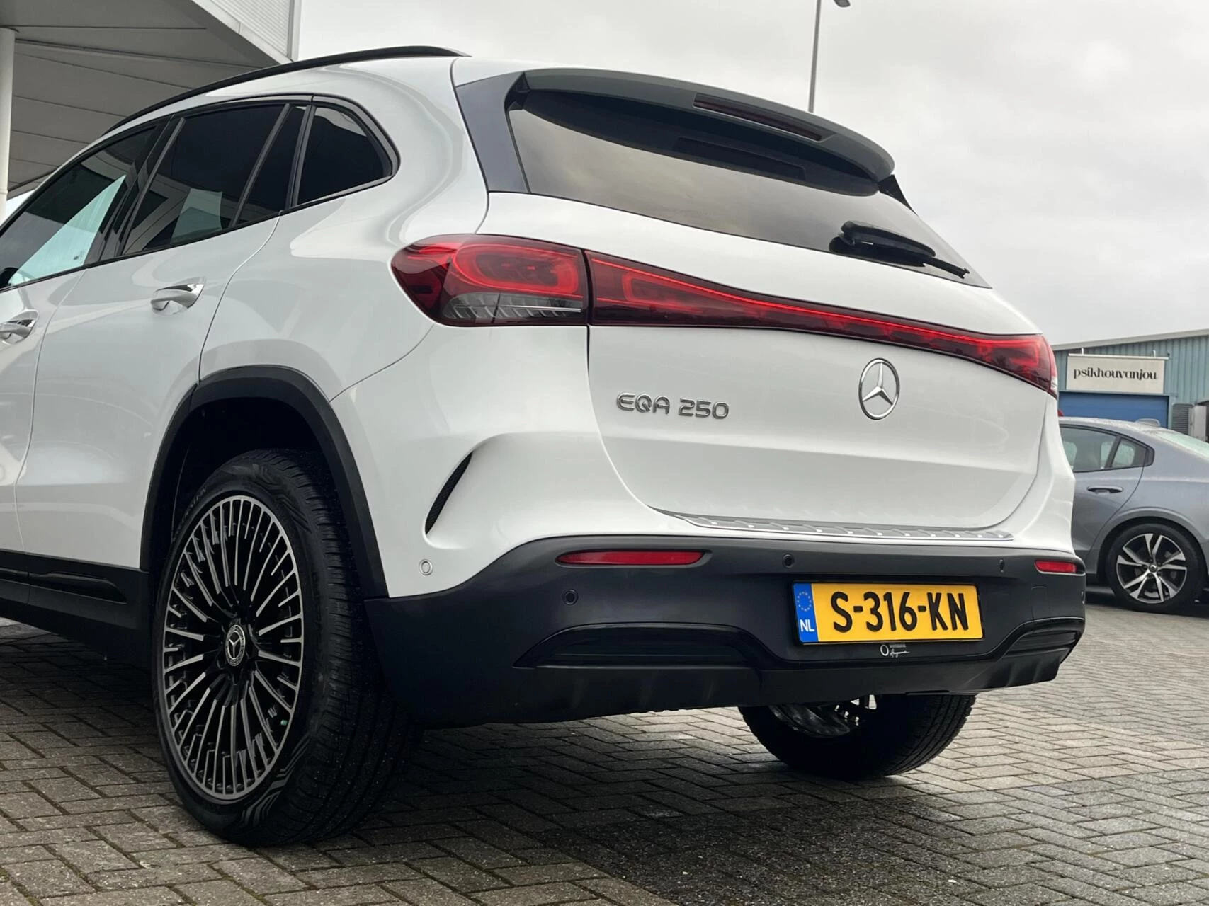 Hoofdafbeelding Mercedes-Benz EQA