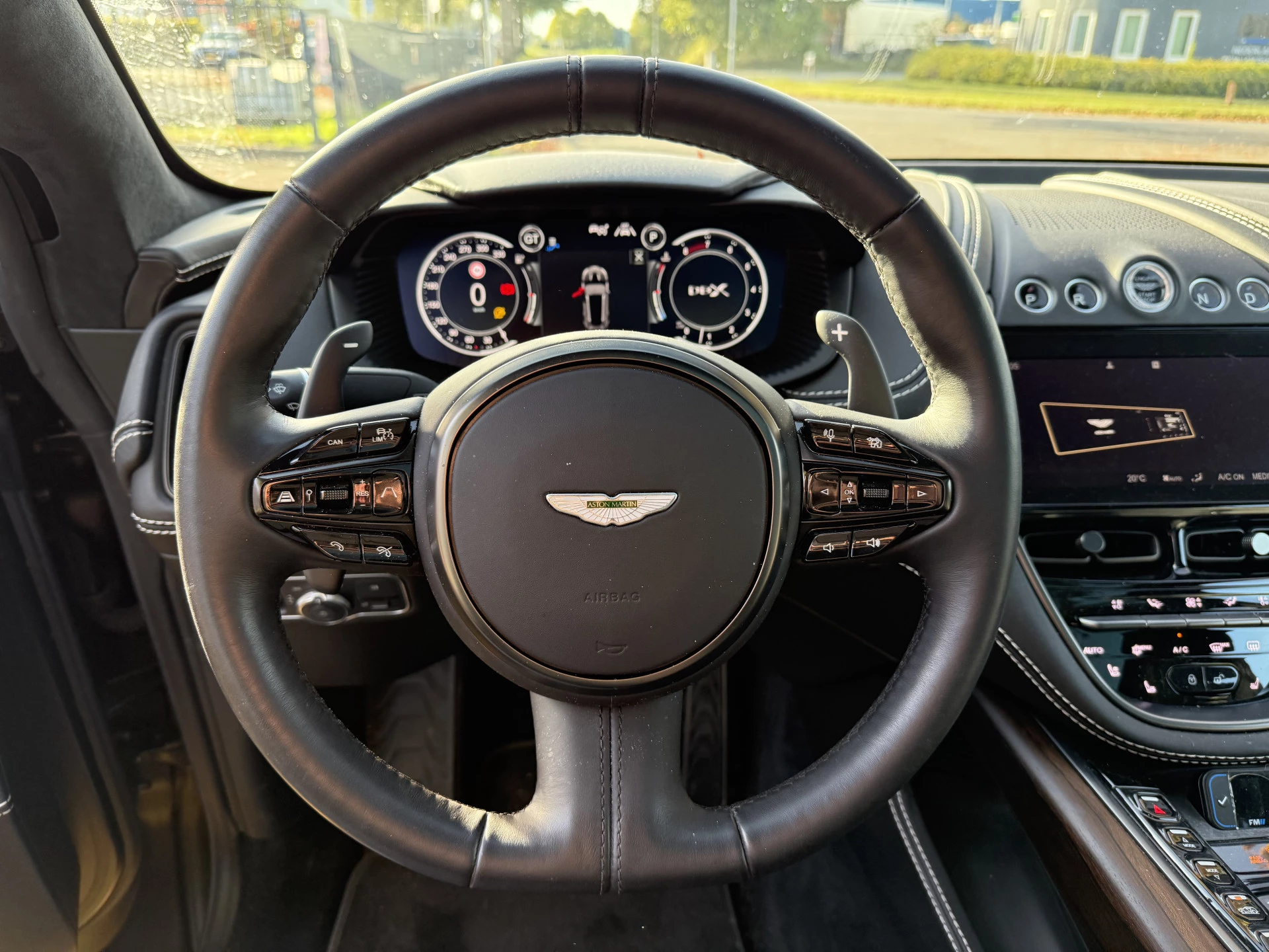 Hoofdafbeelding Aston Martin DBX