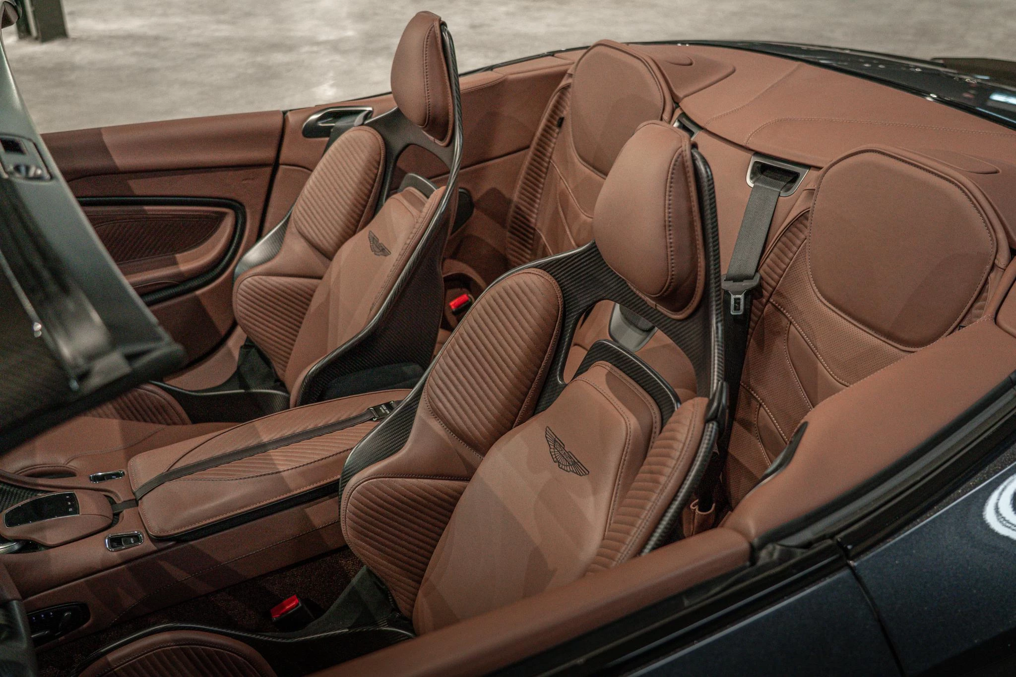 Hoofdafbeelding Aston Martin DBS
