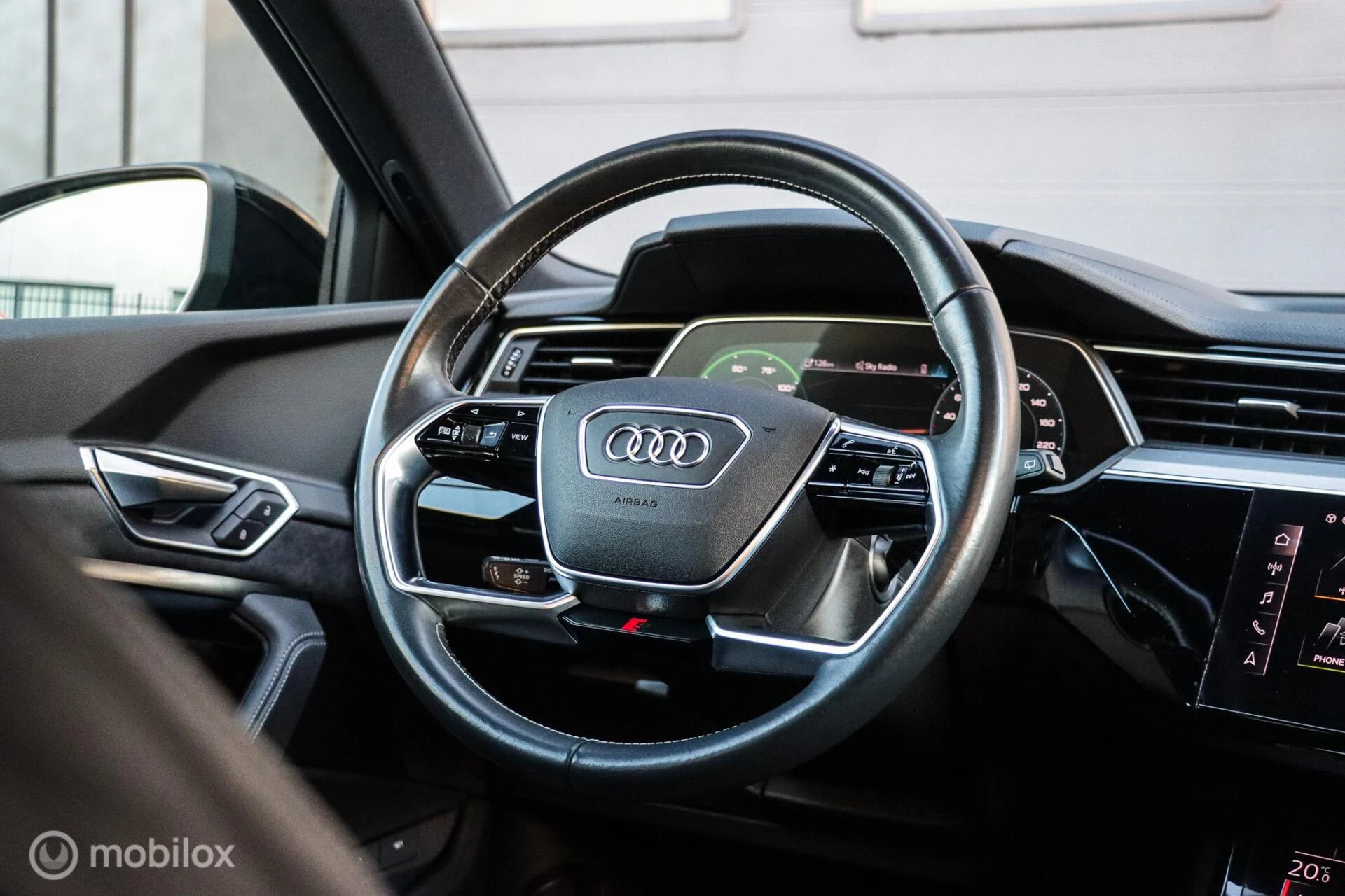 Hoofdafbeelding Audi e-tron