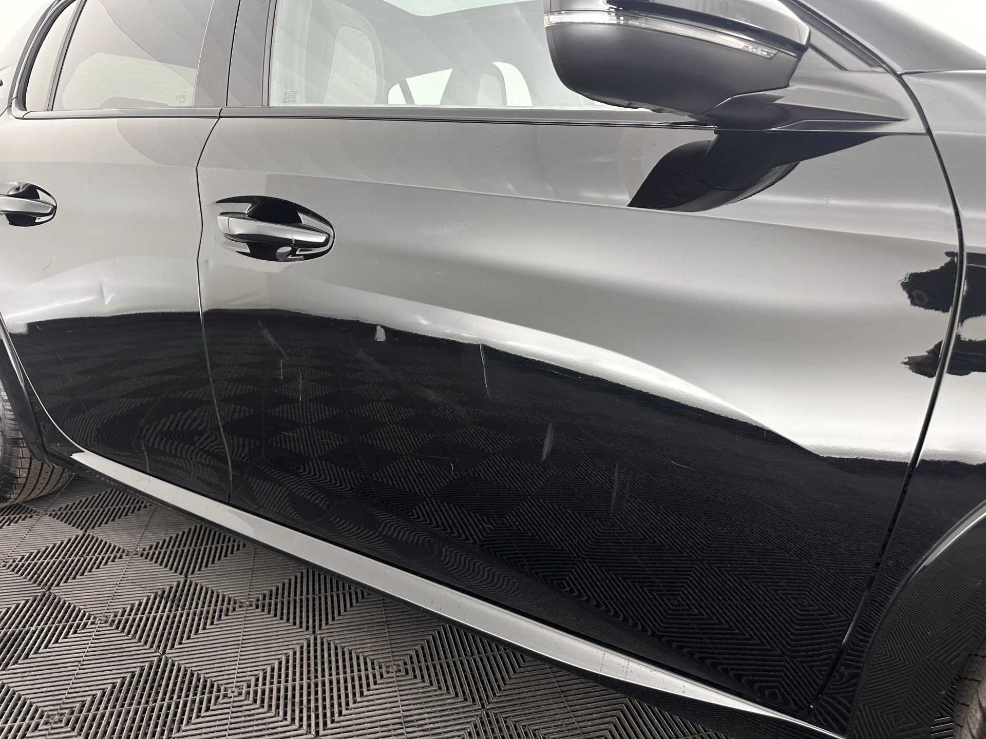 Hoofdafbeelding Peugeot e-208