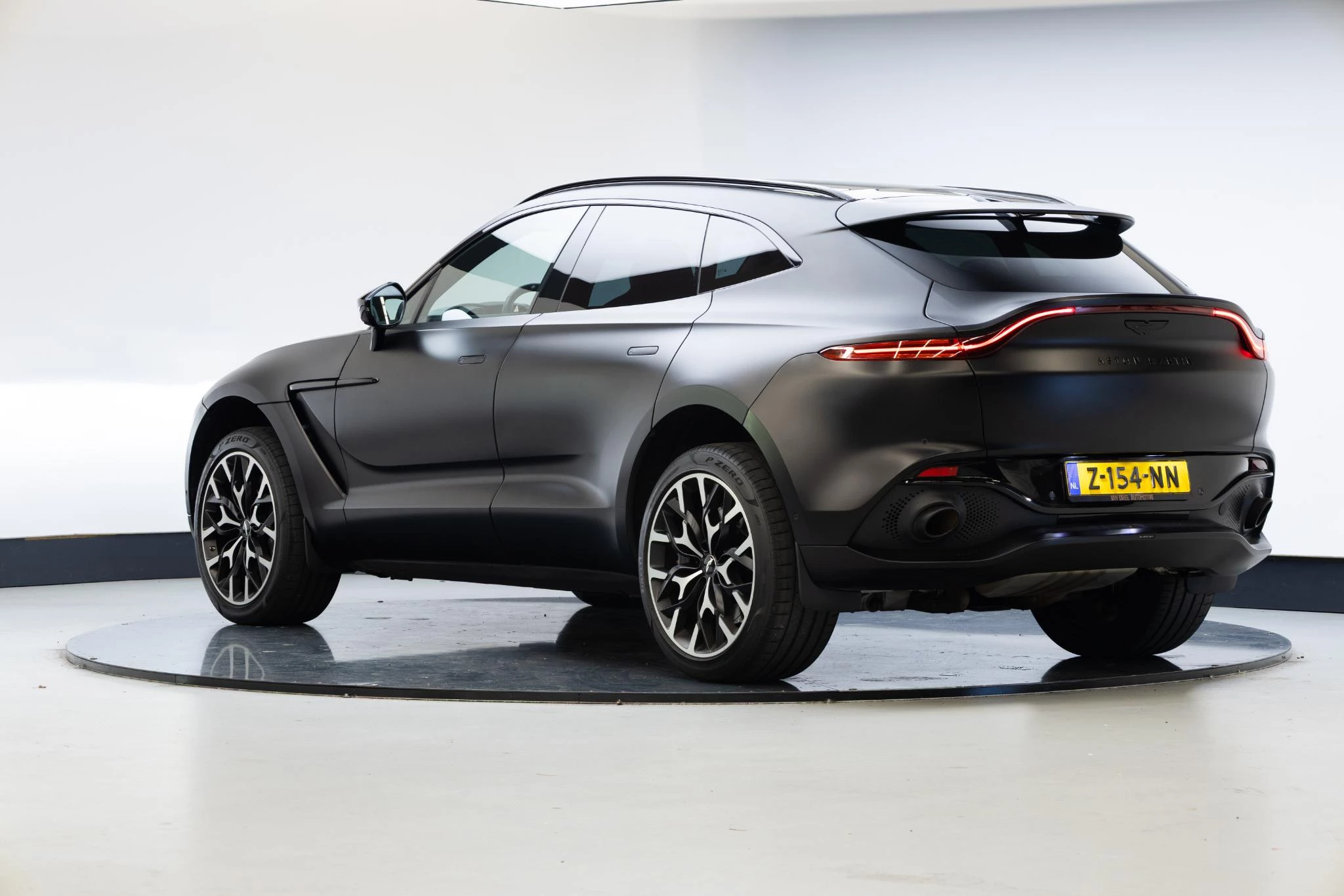 Hoofdafbeelding Aston Martin DBX