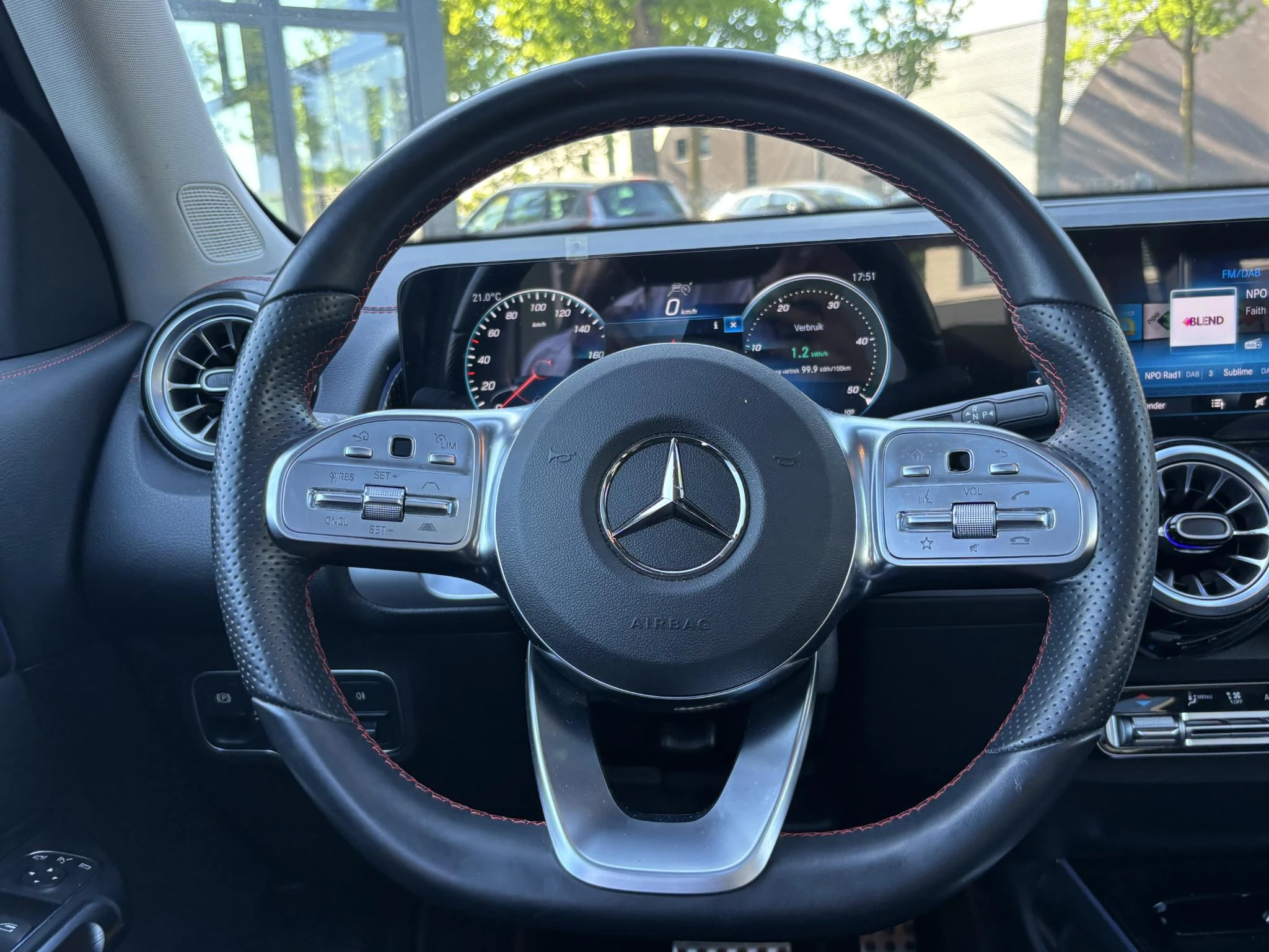 Hoofdafbeelding Mercedes-Benz EQB