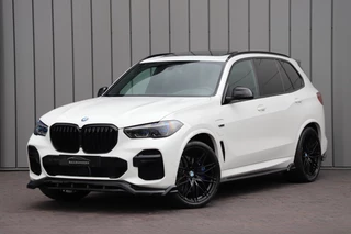BMW X5 xDrive45e M | 394PK | Luchtvering | Head-up | Massage | M-Stoelen | Sfeerverlichting | Keyless-go | Stoelkoeling | Trekhaak | 2021.