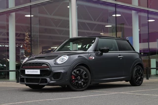 MINI Cooper Hatchback John Works Automaat / Panoramadak / Adaptief onderstel / Achteruitrijcamera / Stoelverwarming / Adaptieve LED / Harman Kardon / Park Assistant / Cruise Control