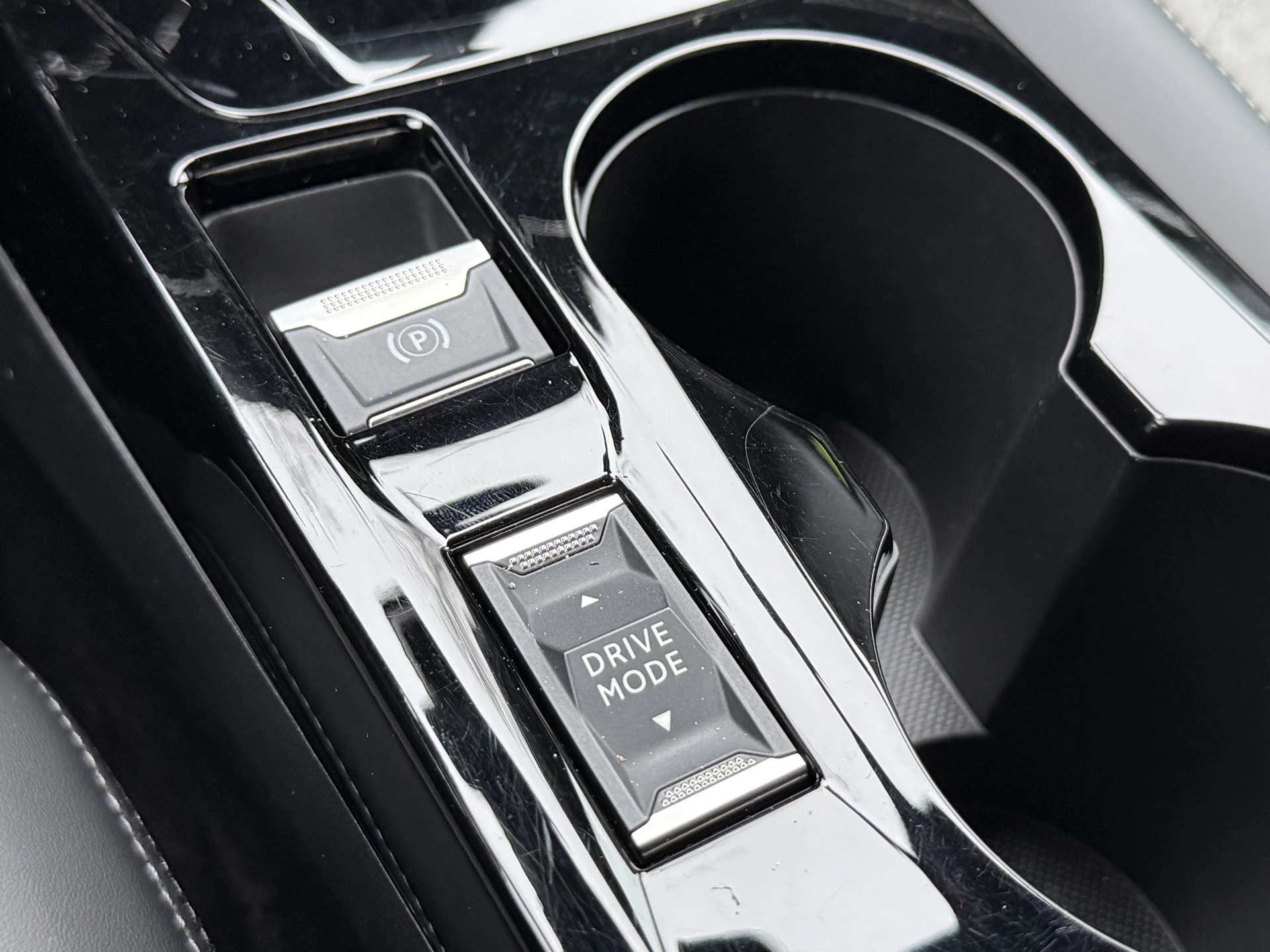 Hoofdafbeelding Peugeot e-2008