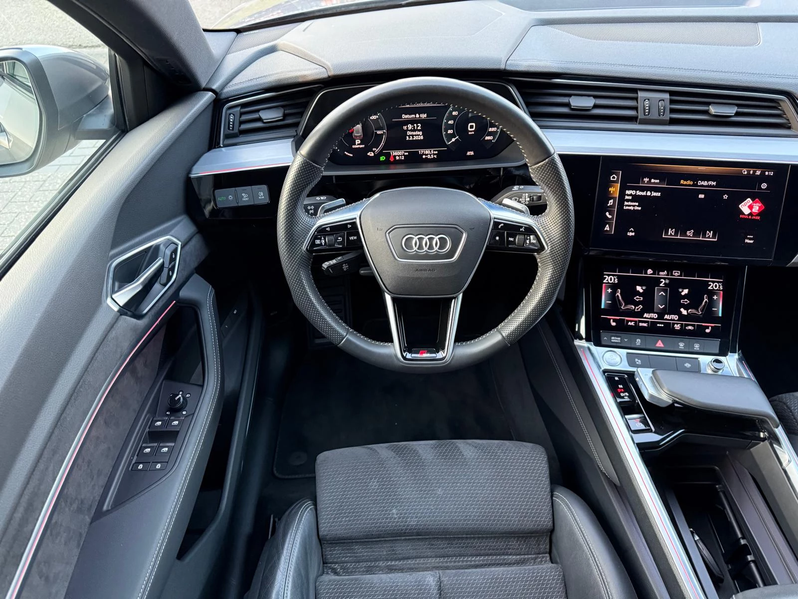 Hoofdafbeelding Audi e-tron