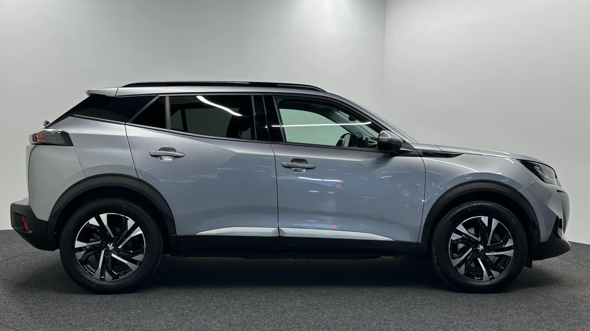 Hoofdafbeelding Peugeot e-2008