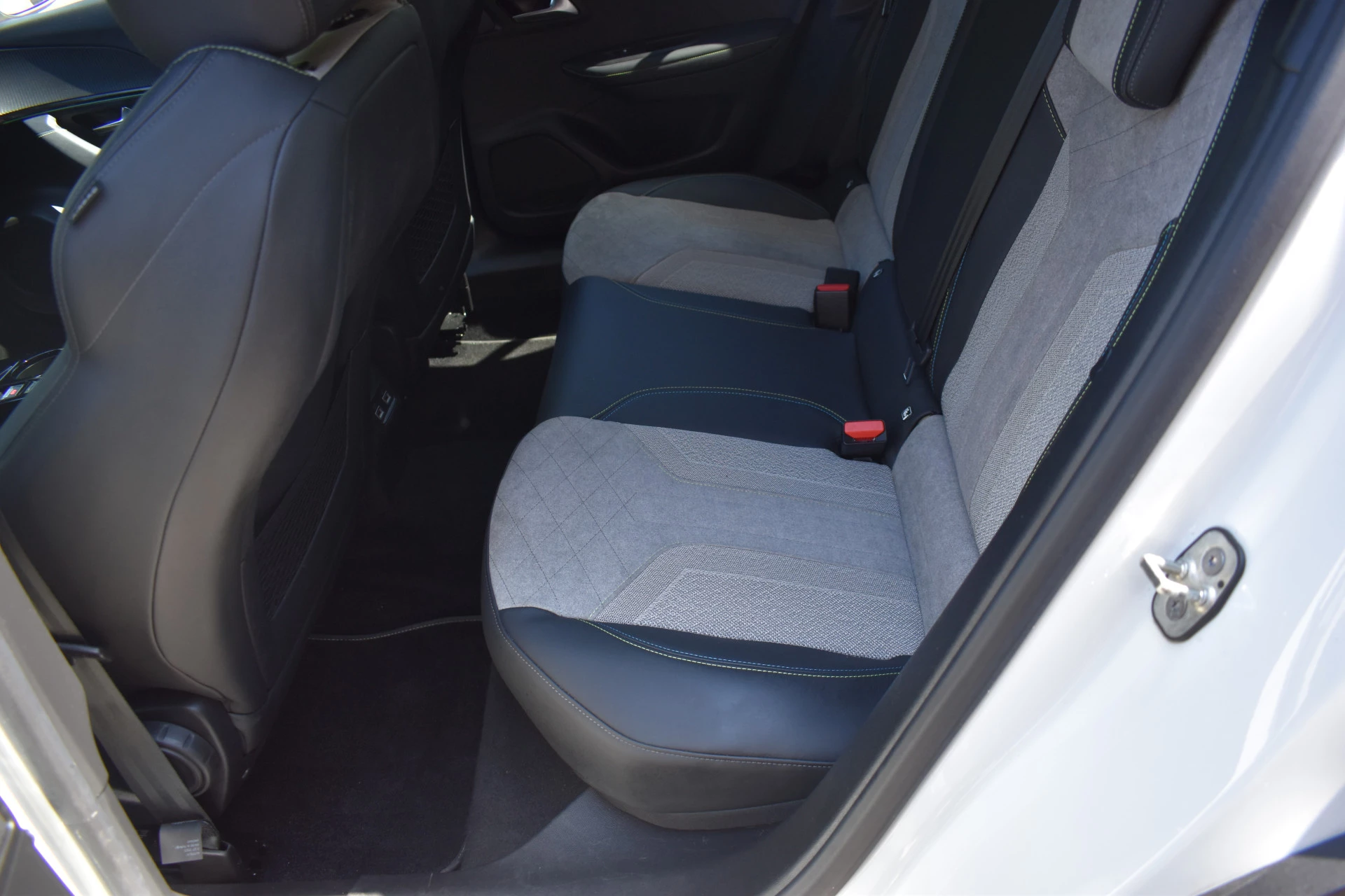 Hoofdafbeelding Peugeot e-2008