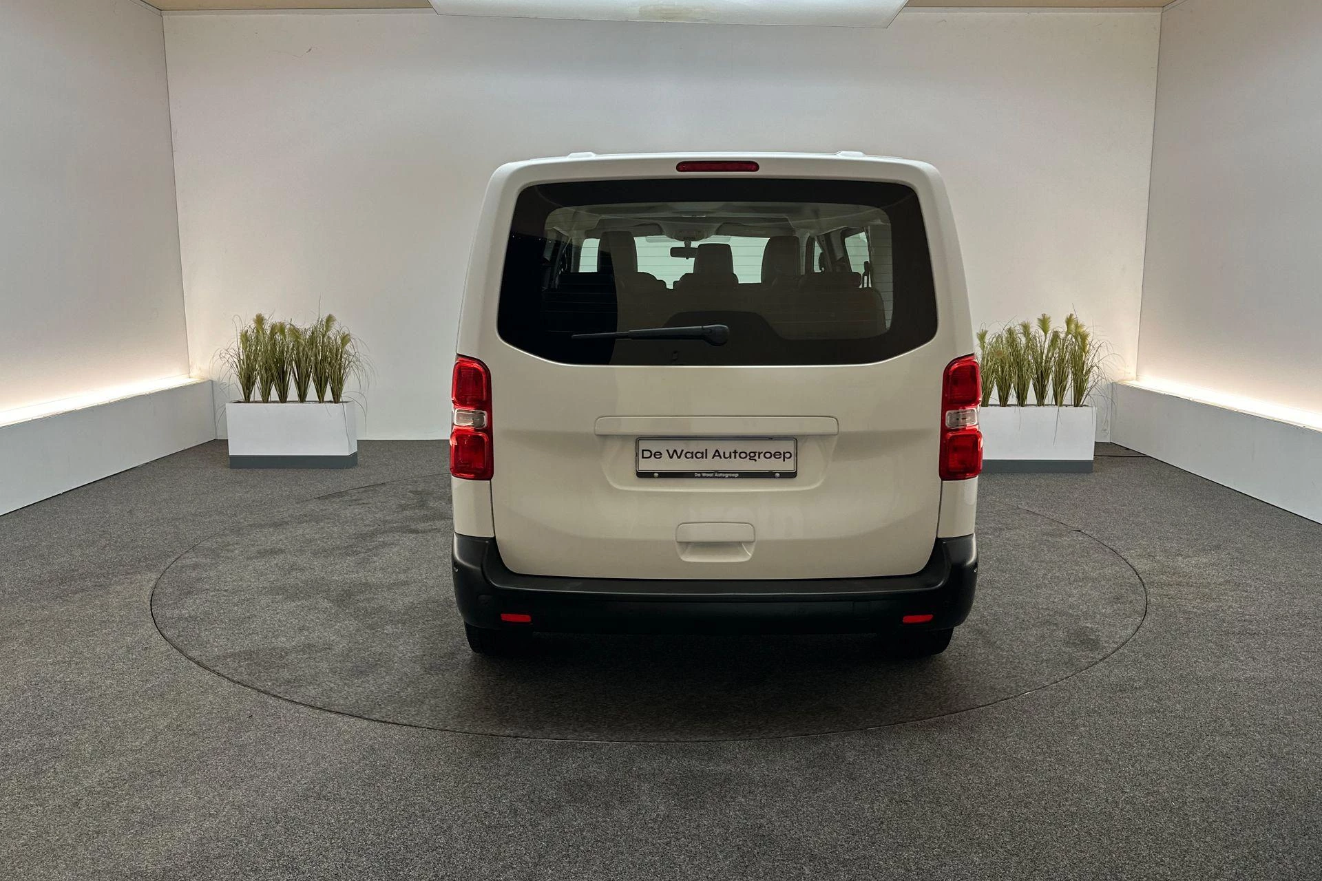 Hoofdafbeelding Peugeot Traveller