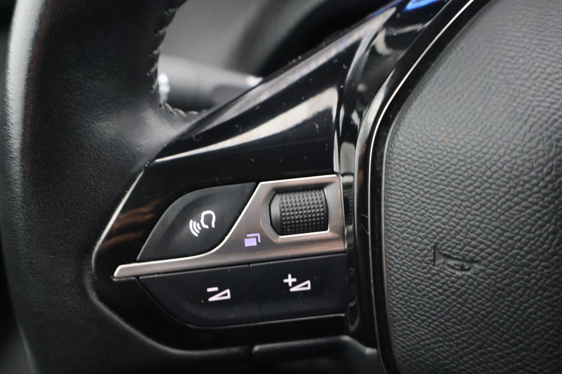 Hoofdafbeelding Peugeot e-208