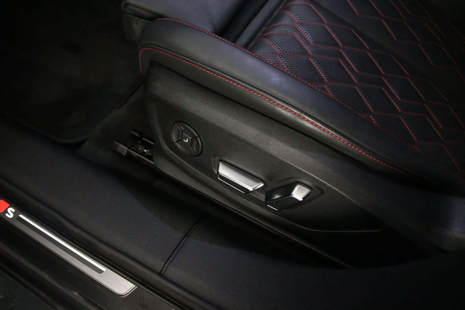 Hoofdafbeelding Audi A6 Avant e-tron