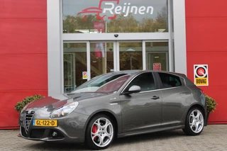 Alfa Romeo Giulietta 1.4 T 170PK AUTOMAAT QV-LINE | 18" LICHTMETALEN VELGEN 5 GAATS | ALCANTARA/LEDEREN BEKLEDING | CLIMATE CONTROL | ROSSO REMKLAUWEN | NAVIGATIE | DAB+ RADIO | PARKEERSENSOREN ACHTER |