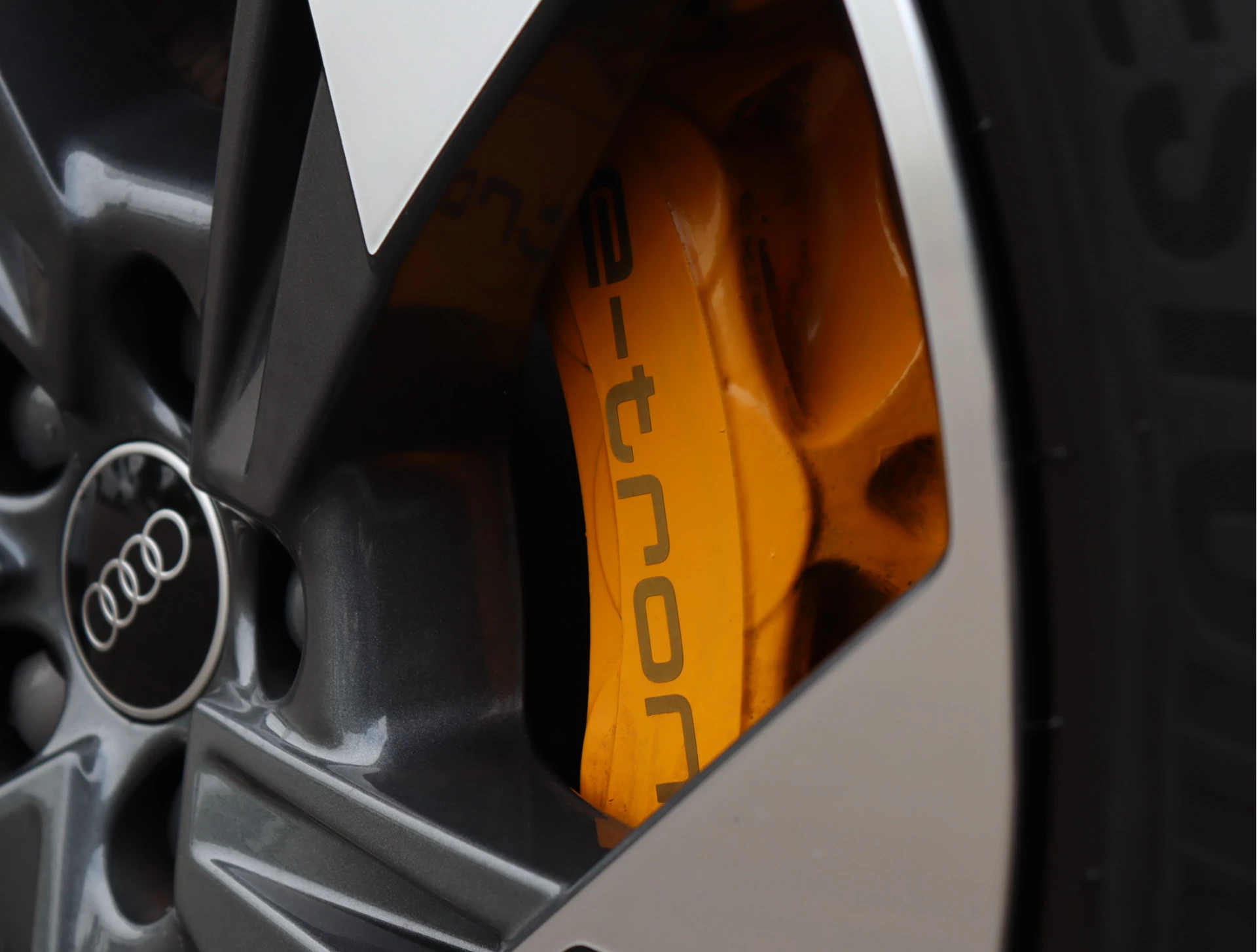 Hoofdafbeelding Audi e-tron