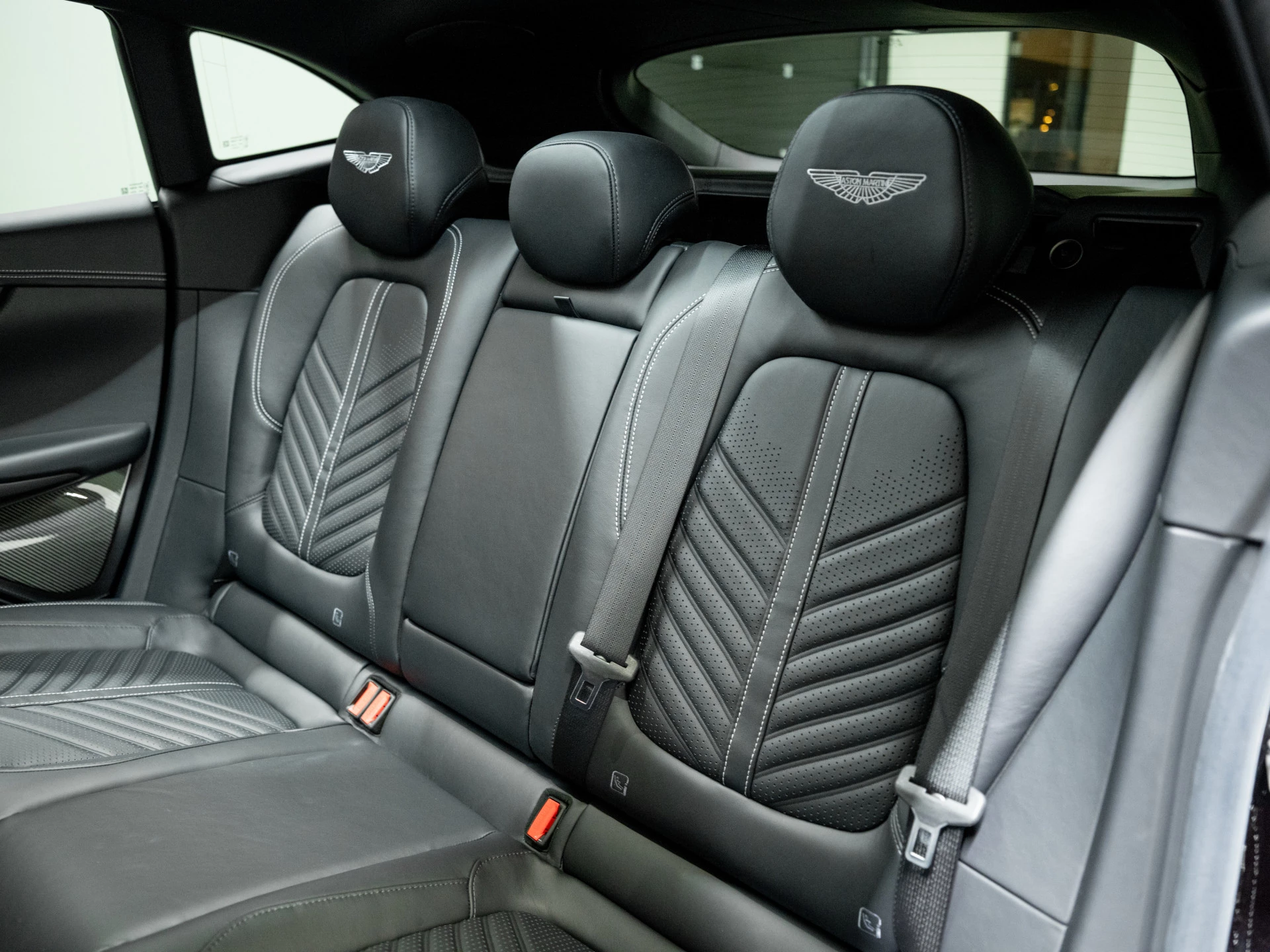 Hoofdafbeelding Aston Martin DBX