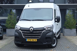 Renault Master T35 2.3 dCi 135 L2H2 Comfort | Trekhaak | Cruise | 3 pers. | Navi
