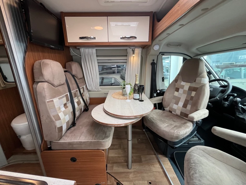 Hoofdafbeelding Pössl Globecar 640 Enkele Bedden Zonnepaneel