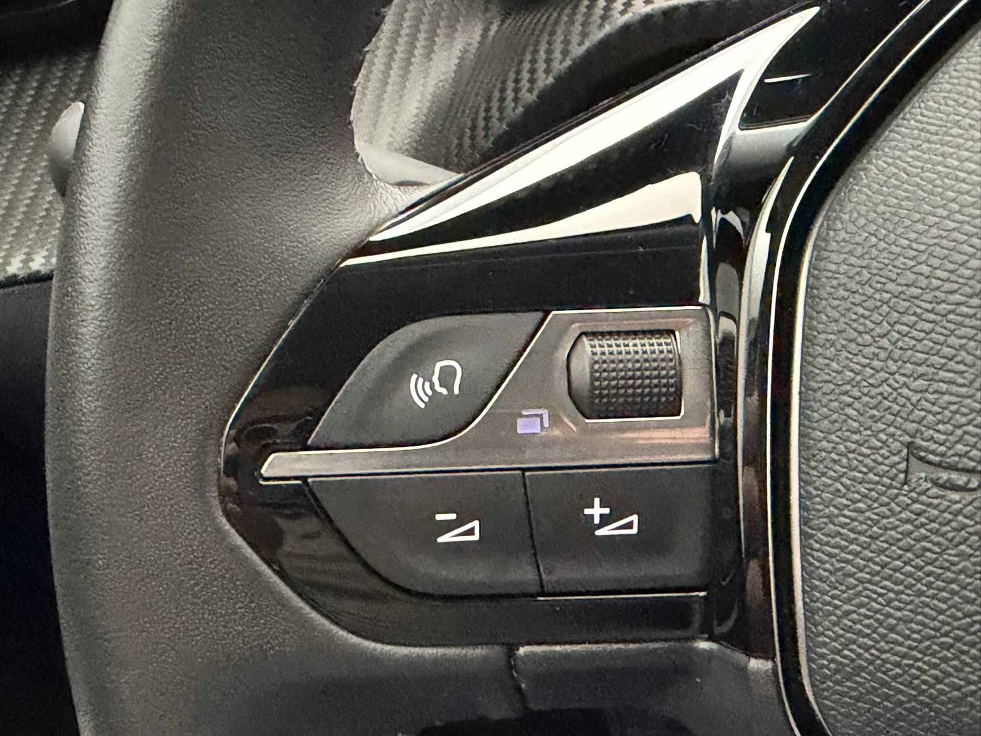 Hoofdafbeelding Peugeot e-2008