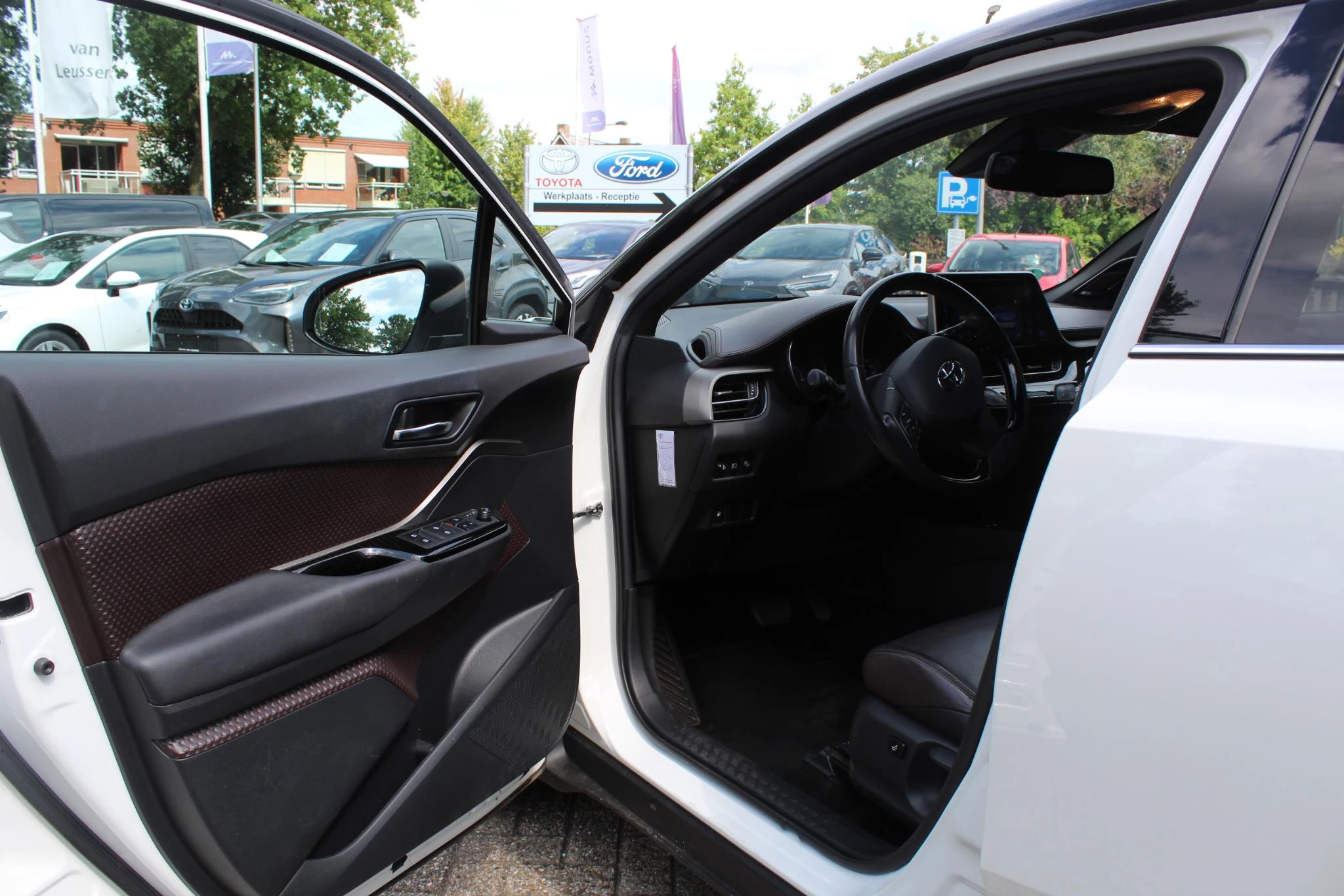 Hoofdafbeelding Toyota C-HR