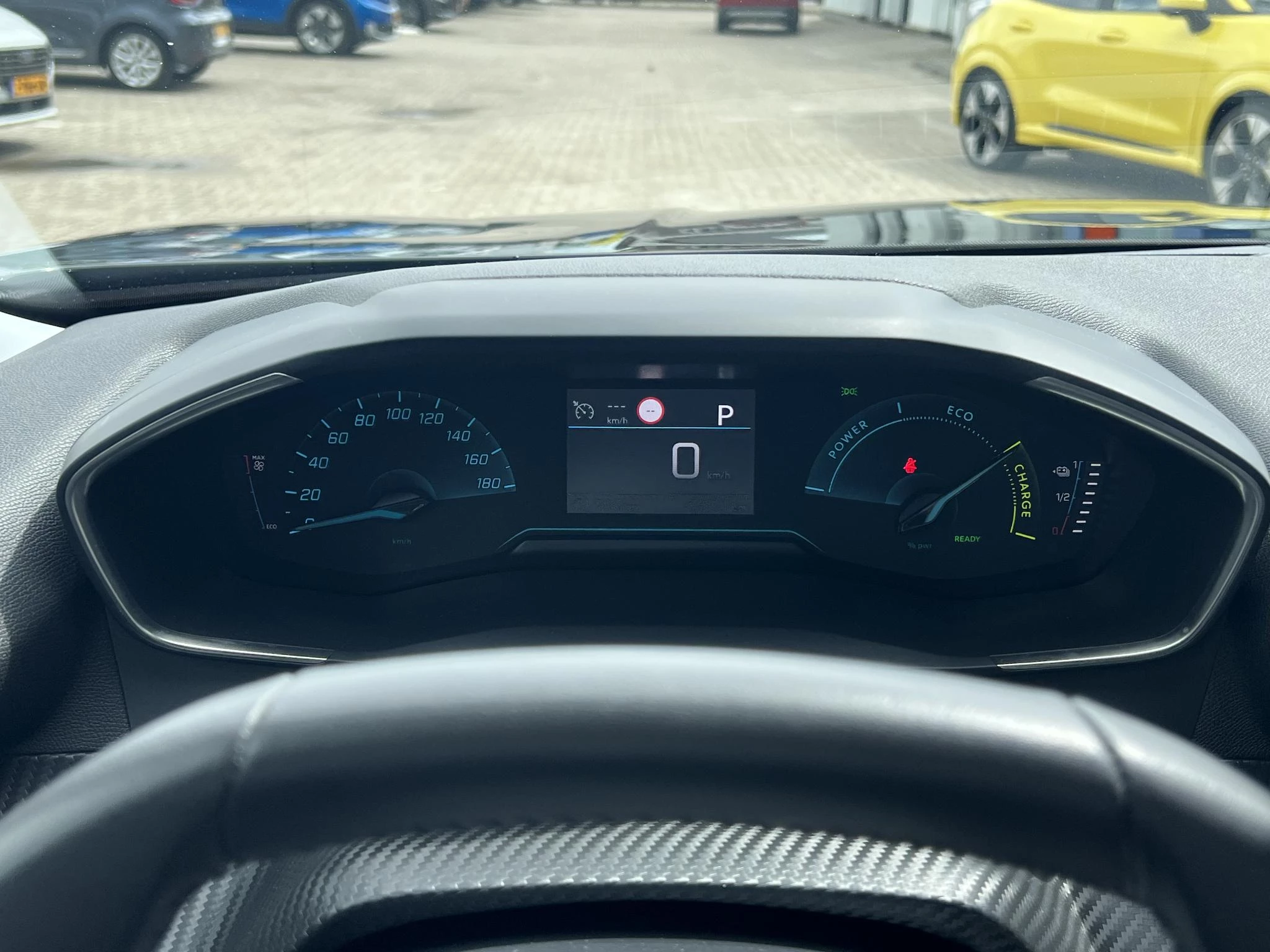 Hoofdafbeelding Peugeot e-2008