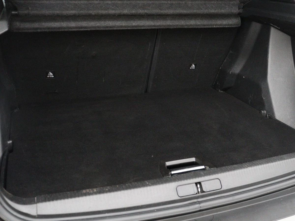 Hoofdafbeelding Peugeot e-2008