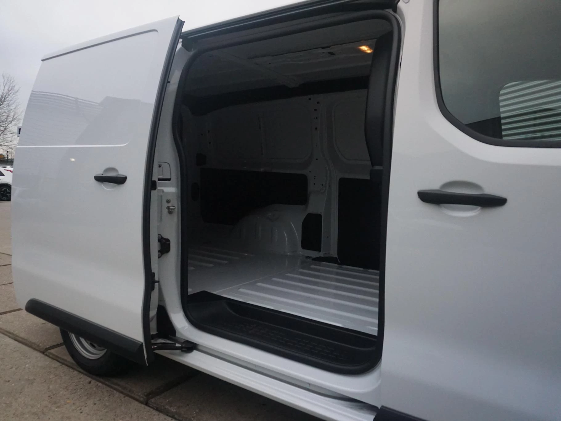 Hoofdafbeelding Peugeot e-Expert