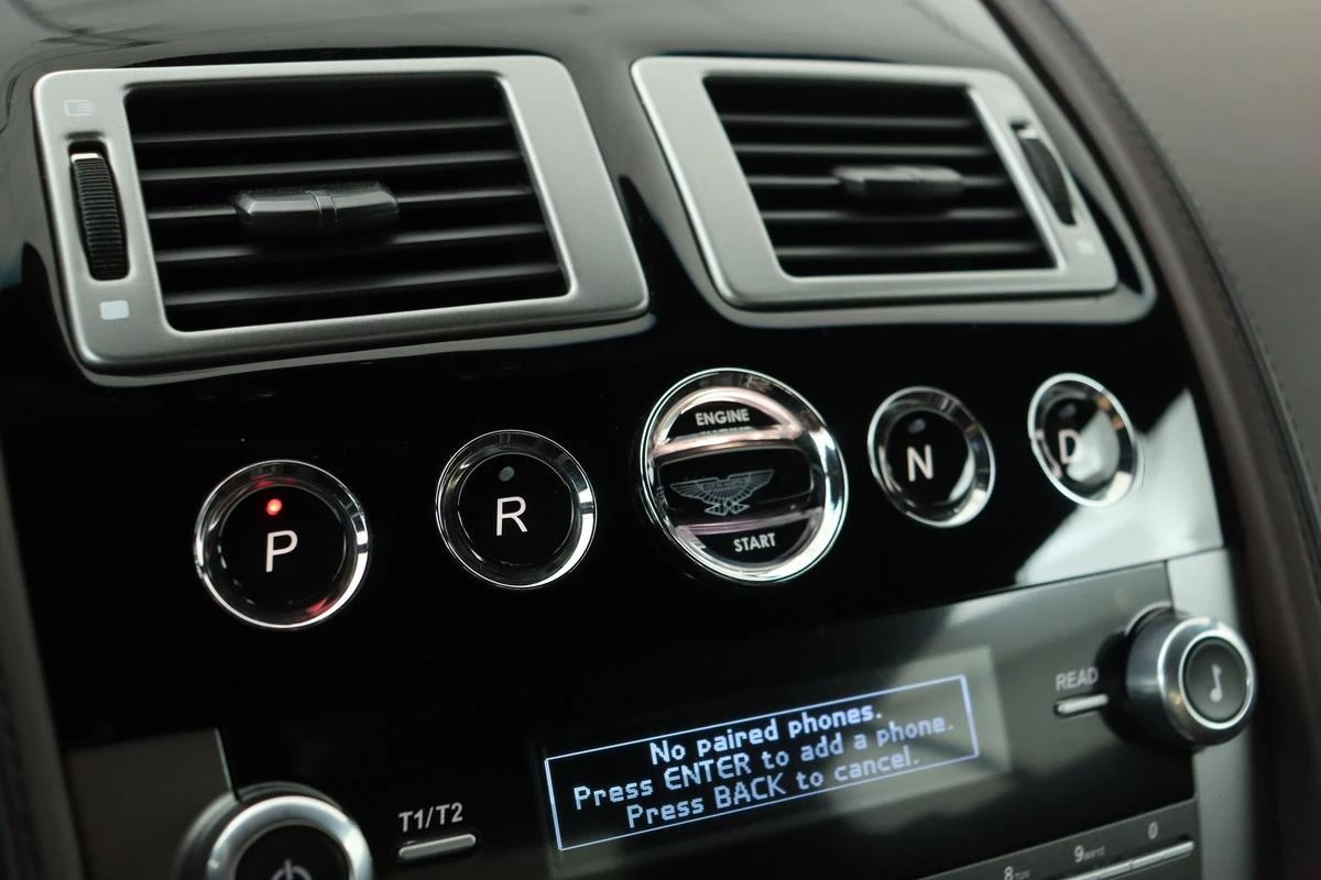 Hoofdafbeelding Aston Martin V12 Virage