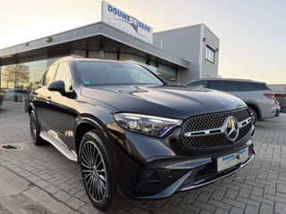 Hoofdafbeelding Mercedes-Benz GLC Mercedes-Benz GLC 300e 4MATIC AMG Line Premium Pano-Dak | Burmester | Treeplanken | Keyless | 360-Camera | Stoelverw. voor en achter