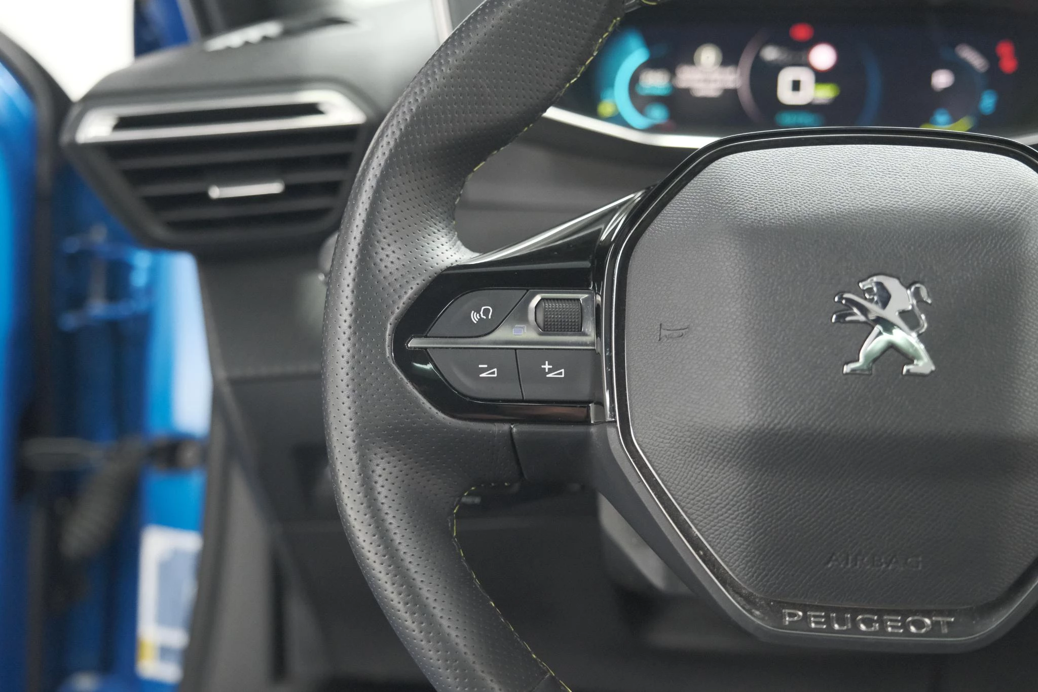 Hoofdafbeelding Peugeot e-2008