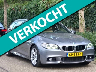 Hoofdafbeelding BMW 5 Serie BMW 5-serie Touring 520i M Sport High Executive 6WB teller Panorama Elk. Stoelen NAP PUNT GAAF 100% dealeronderhouden