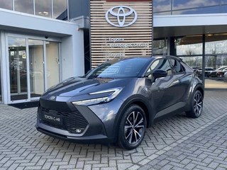 Toyota C-HR 1.8 HYBRID 140 FIRST-EDITION STOEL/STUURVERW PARK-SENSOREN ELEK-ACHTERKLEP BLIND-SPOT AD-CRUISE APPLE/ANDROID DRAADLOOS-LADEN LM-VELGEN DAB+ CAMERA