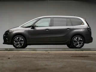 Hoofdafbeelding Citroën C4 Spacetourer Citroen C4 SpaceTourer 1.2 PureTech Shine 7p. Sport (APPLE CARPLAY,NAVI,LED,CAMERA,360 VIEW,LEDER,GETINT,CLIMATE,SPORTSTOELEN)