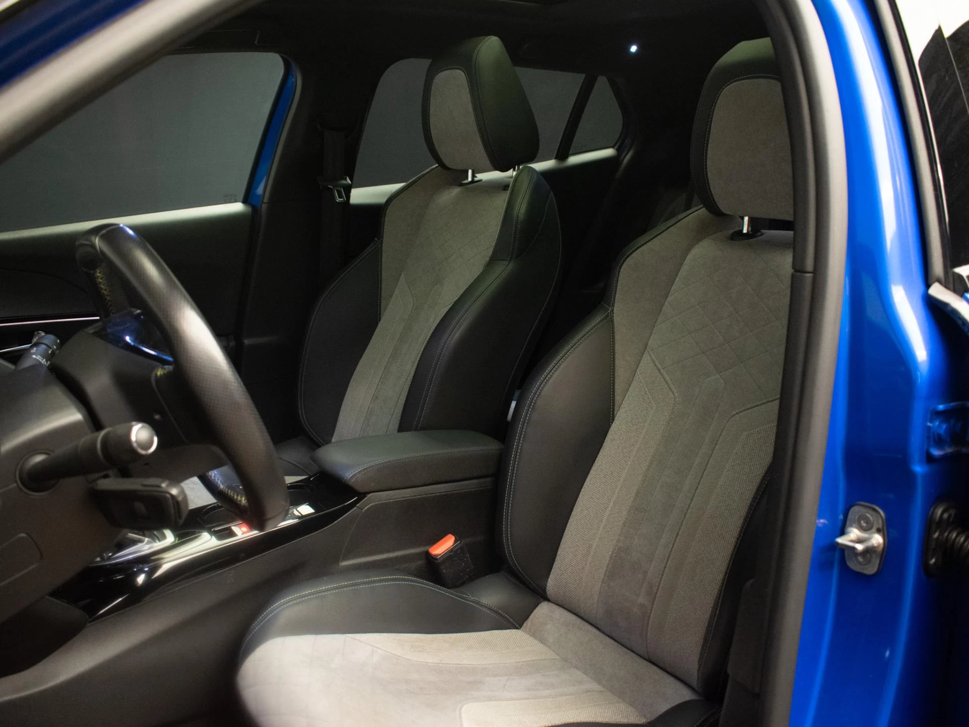 Hoofdafbeelding Peugeot e-2008