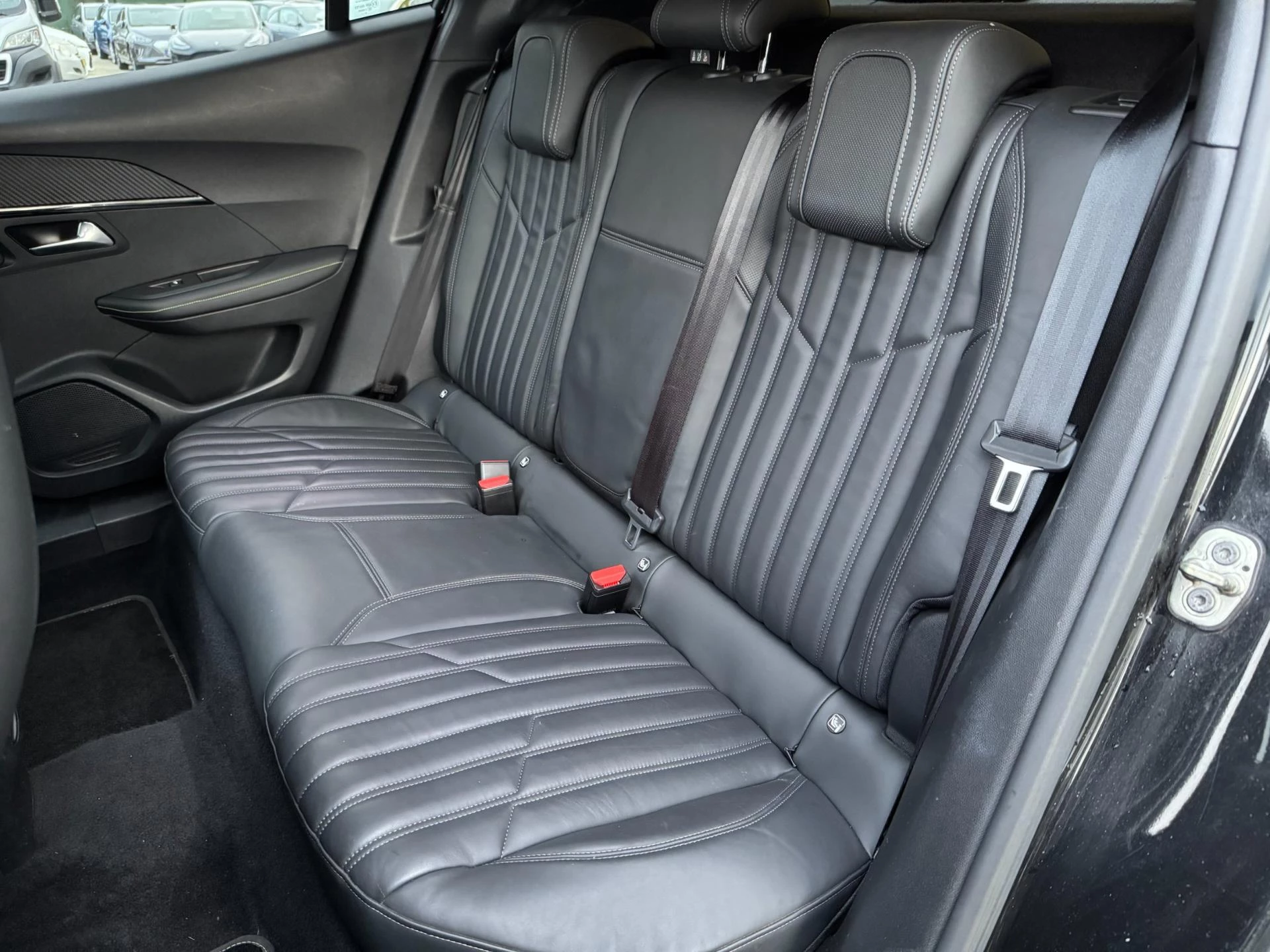 Hoofdafbeelding Peugeot e-2008