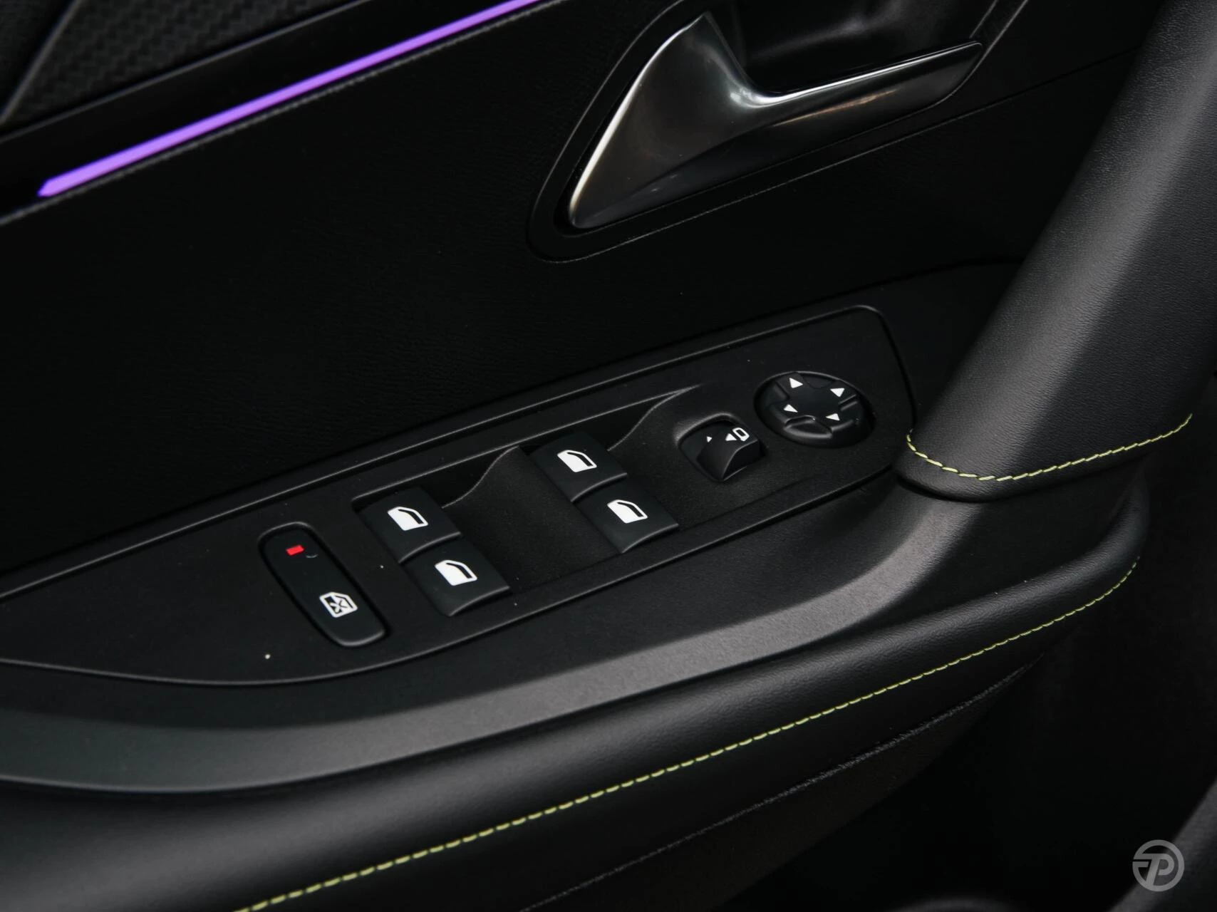 Hoofdafbeelding Peugeot e-2008