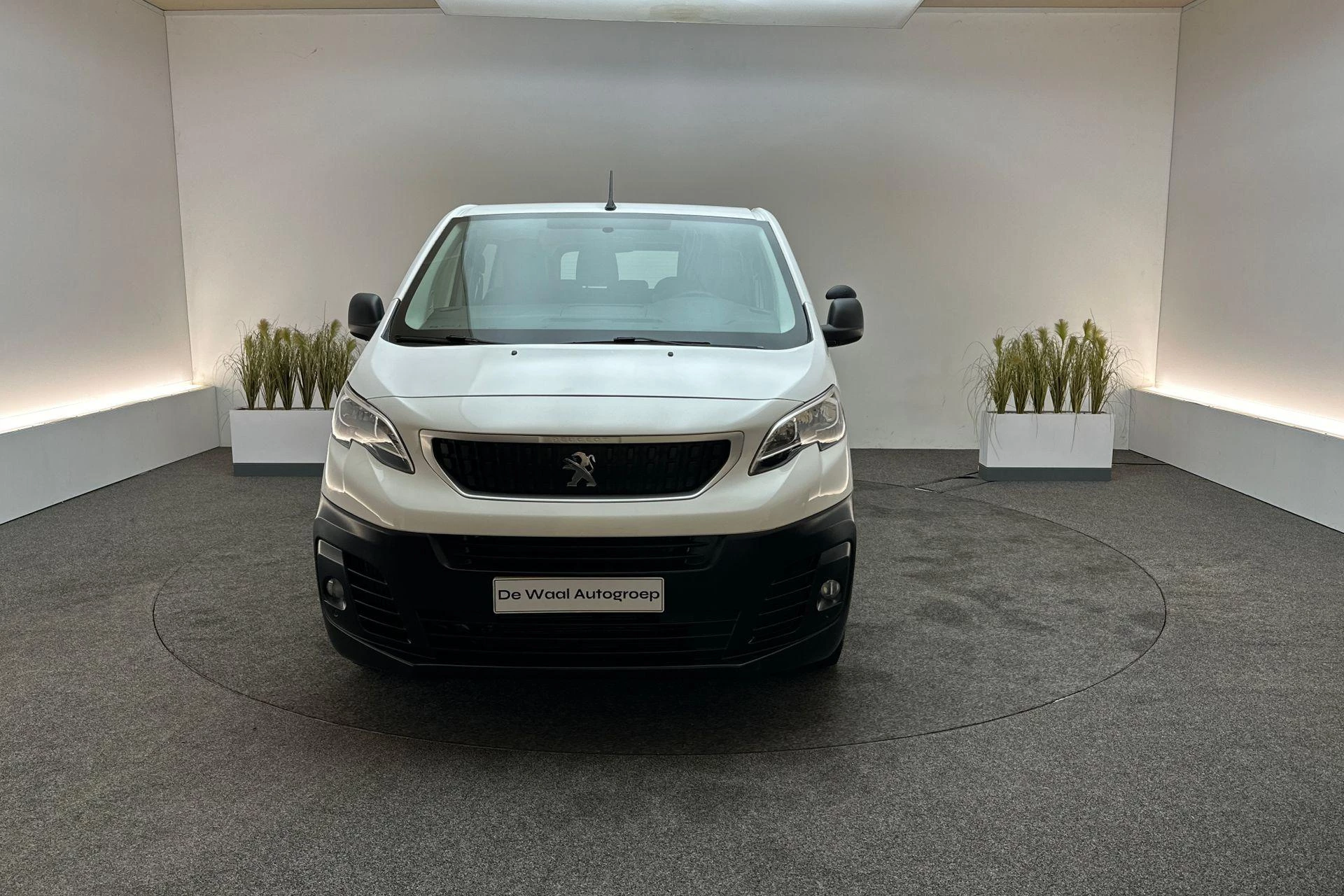 Hoofdafbeelding Peugeot Traveller