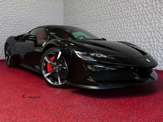 Ferrari SF90 Stradale 4.0 V8 1000 pk INCL BTW/BPM. CARBON SEATS/STUUR LIFT CARPLAY AFS CAMERA phev