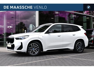 BMW X1 xDrive25e M Sport Automaat / Panoramadak / Trekhaak / Sportstoelen / M Adaptief onderstel / Comfort Access / Adaptieve LED / Parking Assistant Plus / Head-Up