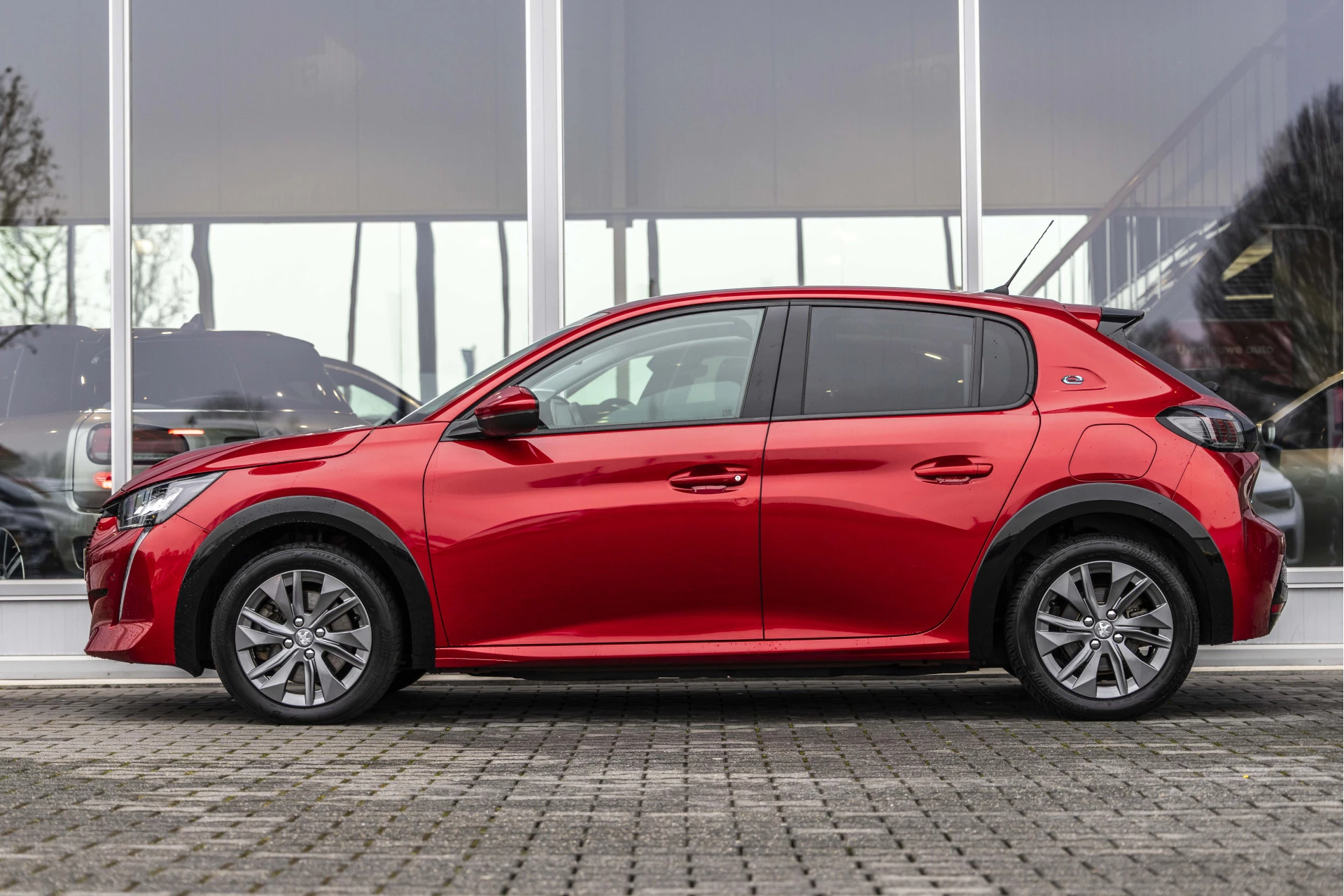 Hoofdafbeelding Peugeot e-208