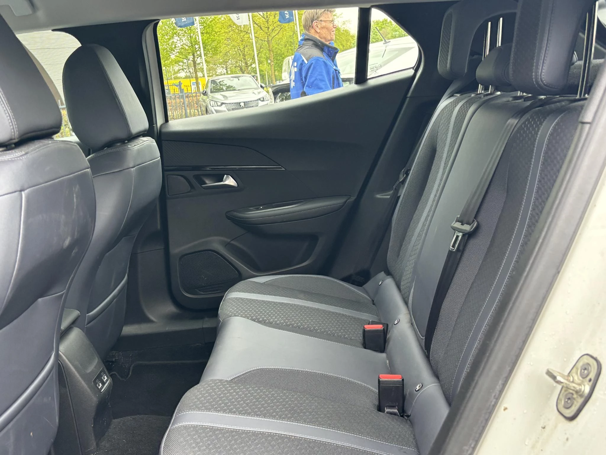 Hoofdafbeelding Peugeot e-2008