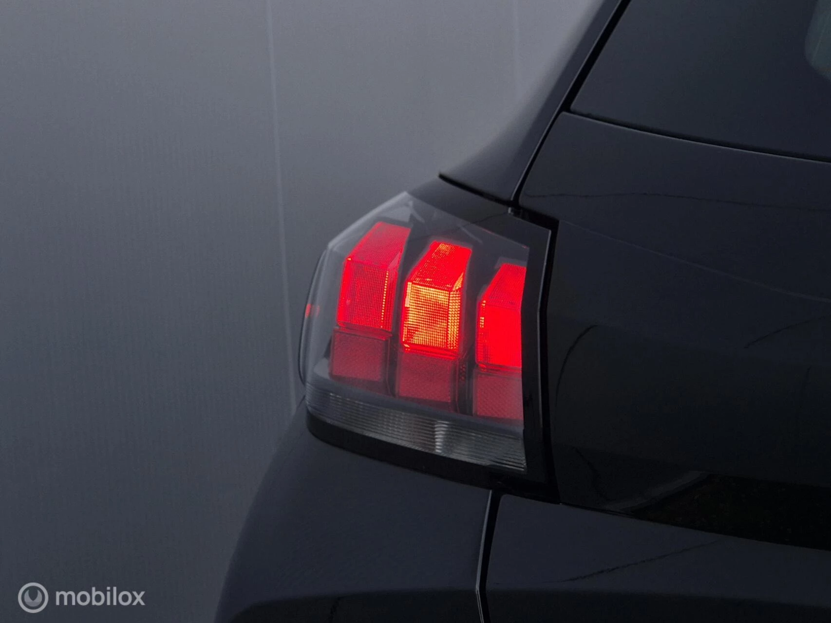 Hoofdafbeelding Peugeot e-208