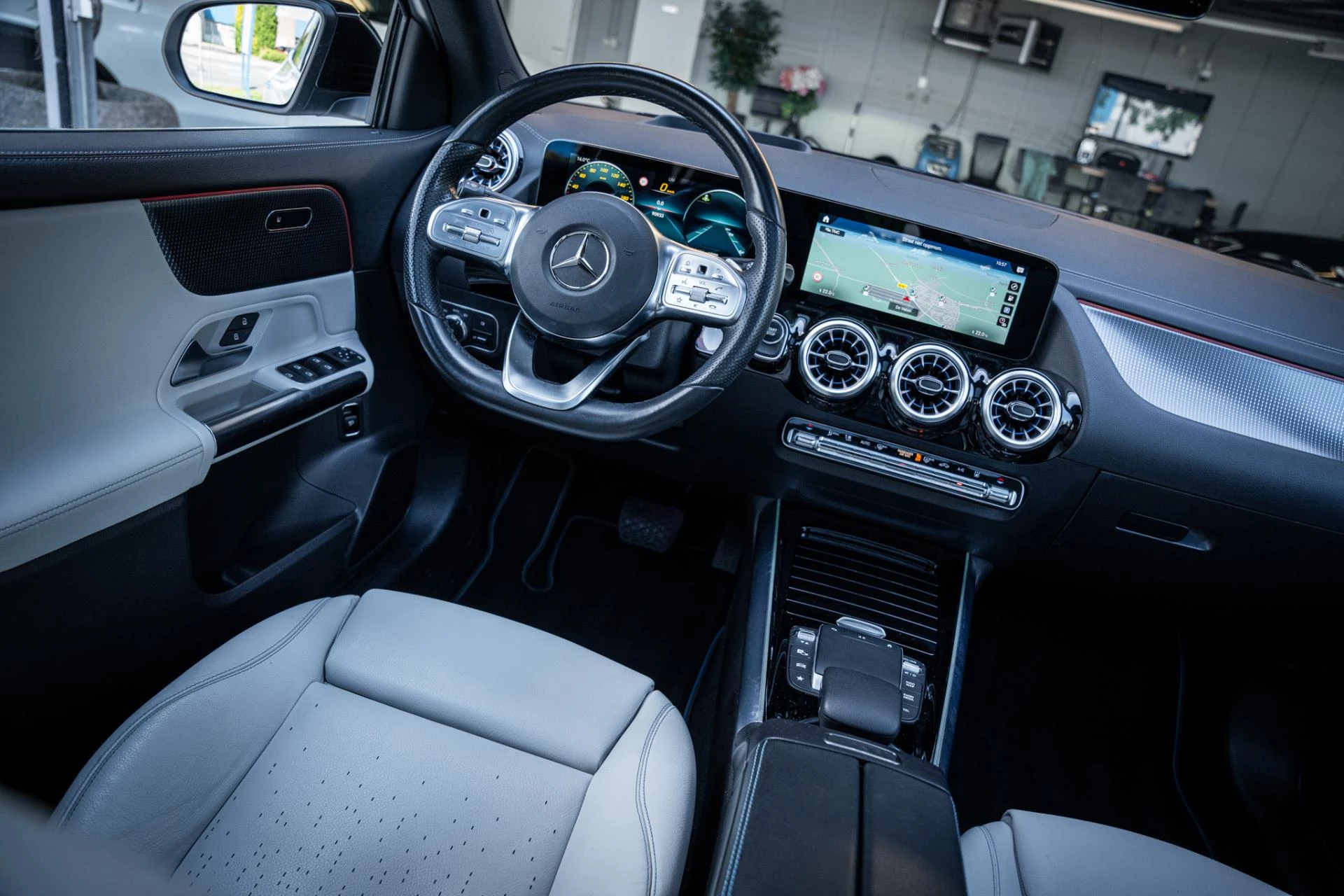 Hoofdafbeelding Mercedes-Benz EQA
