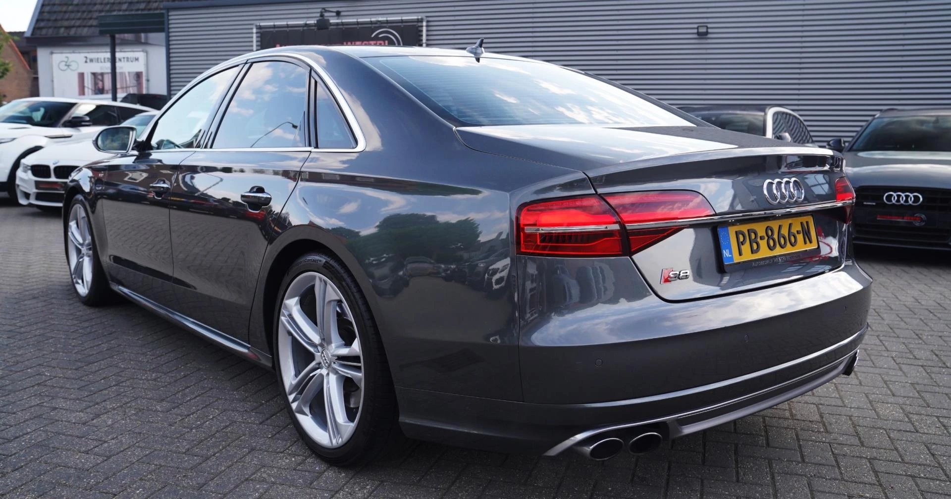 Hoofdafbeelding Audi S8