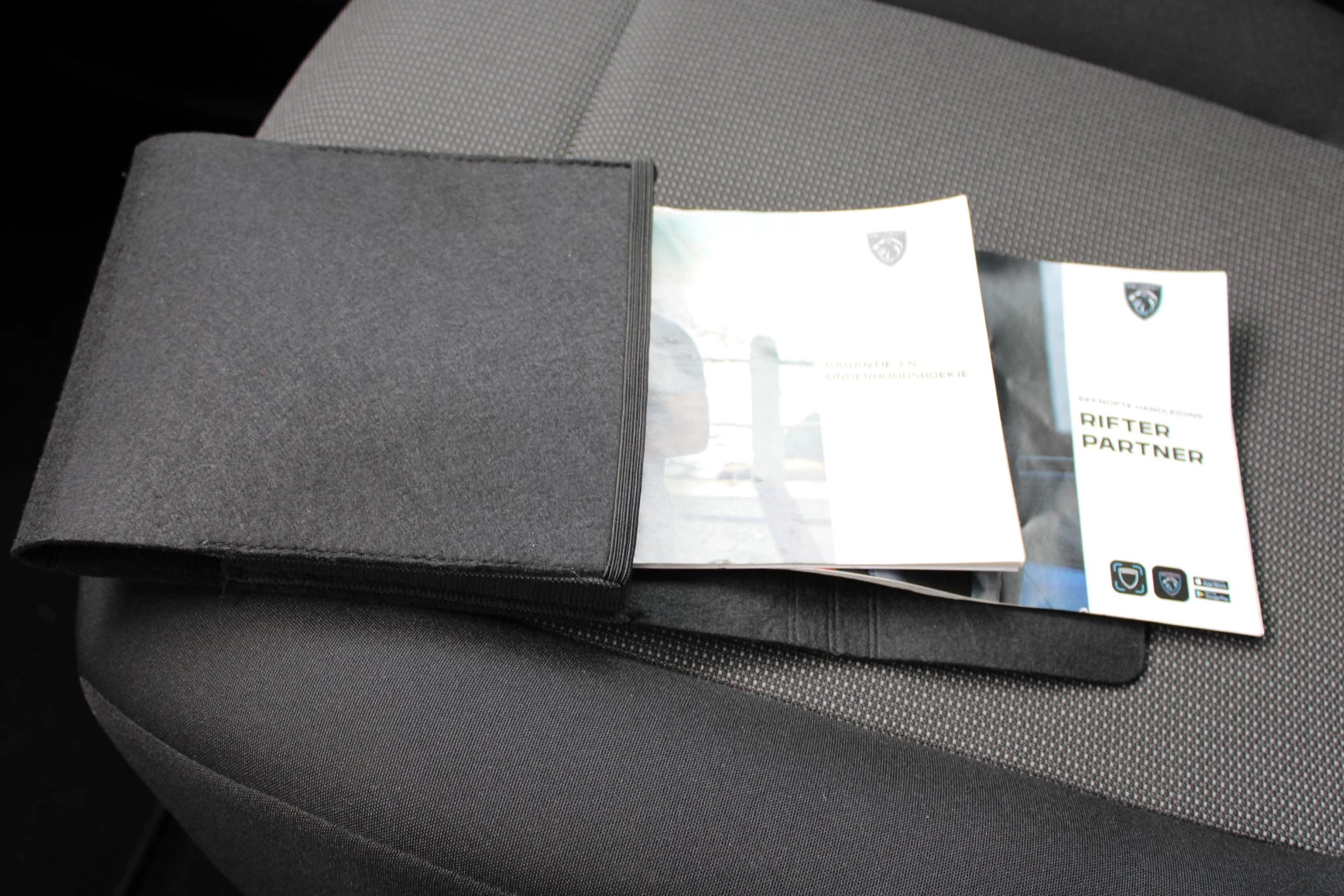 Hoofdafbeelding Peugeot Partner