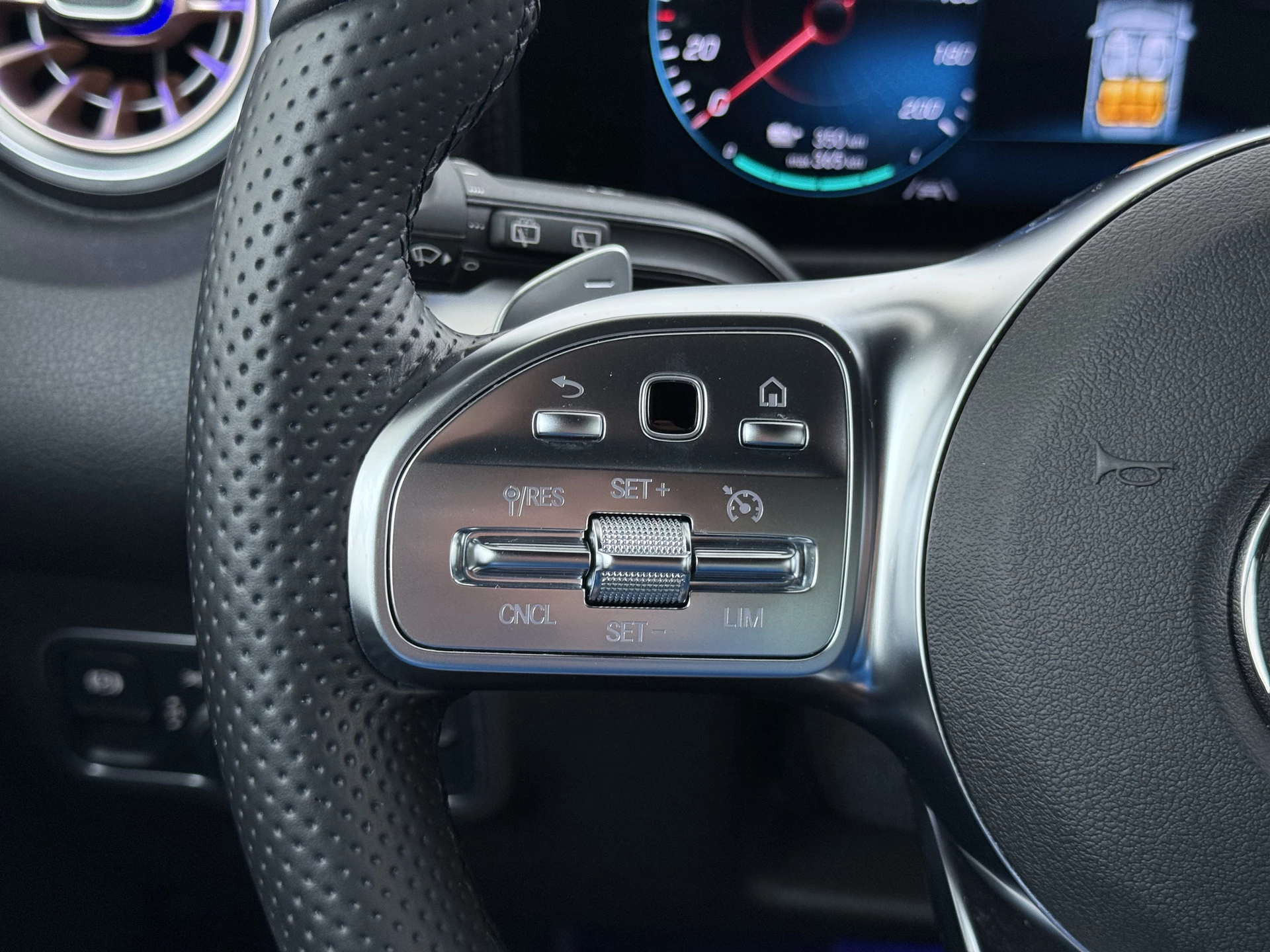 Hoofdafbeelding Mercedes-Benz EQB