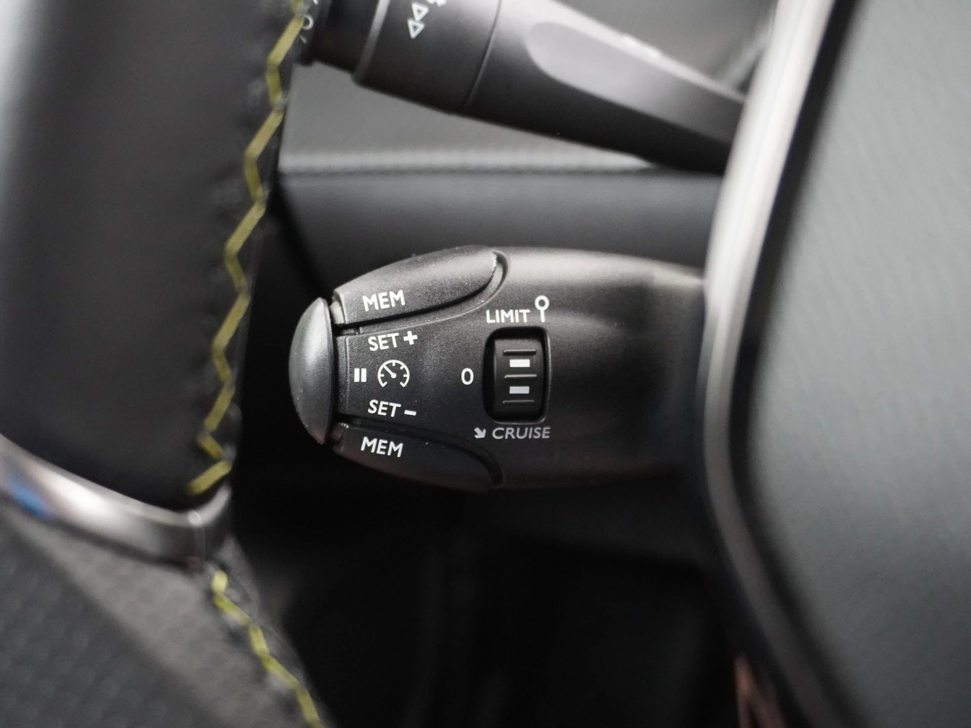 Hoofdafbeelding Peugeot e-2008