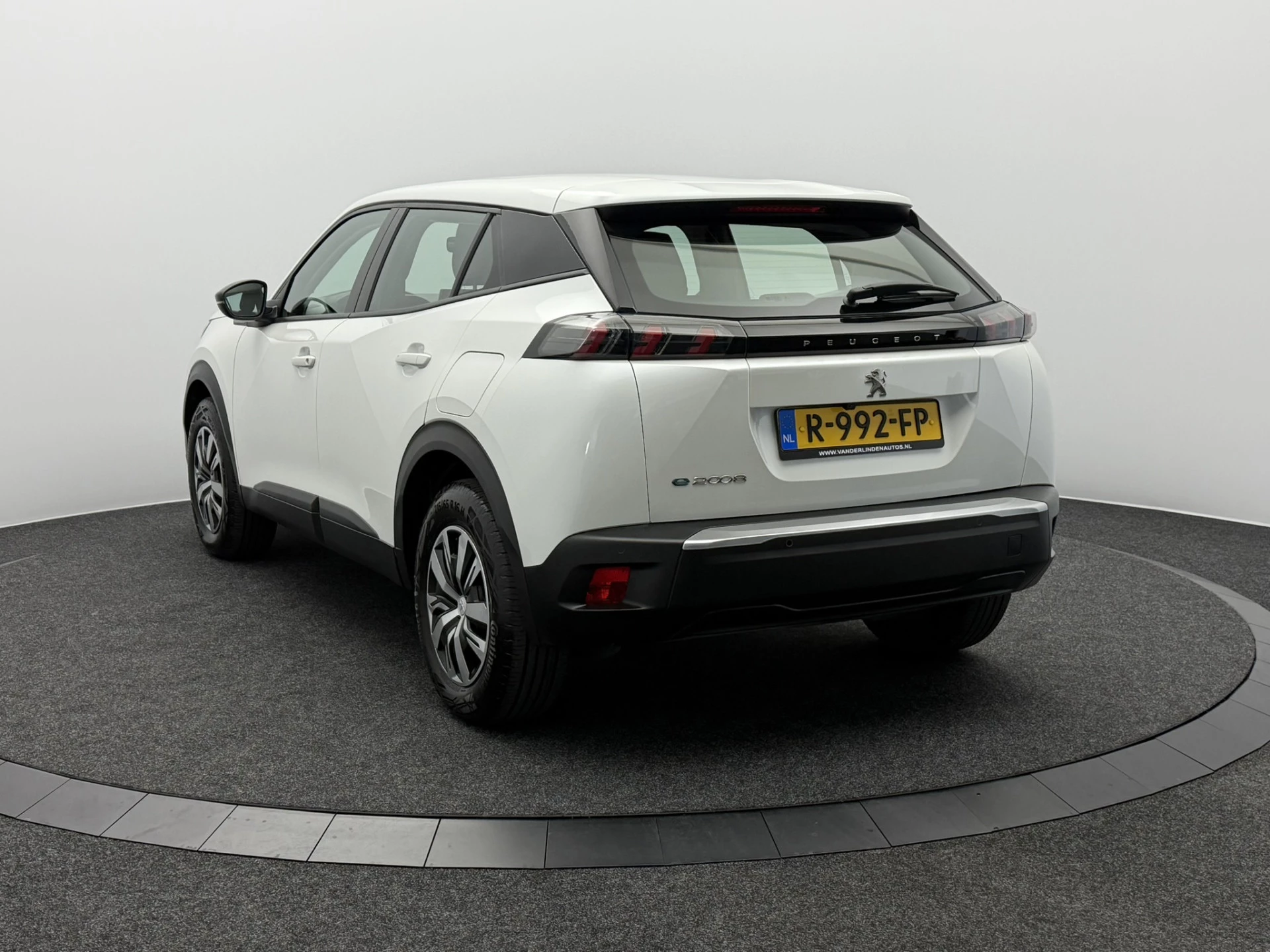 Hoofdafbeelding Peugeot e-2008