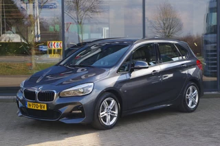 Hoofdafbeelding BMW 2 Serie BMW 2 Serie Active Tourer 218i 141 PK Automaat M-Sport High Executive, Leder, Head-Up, Stoelverwarming