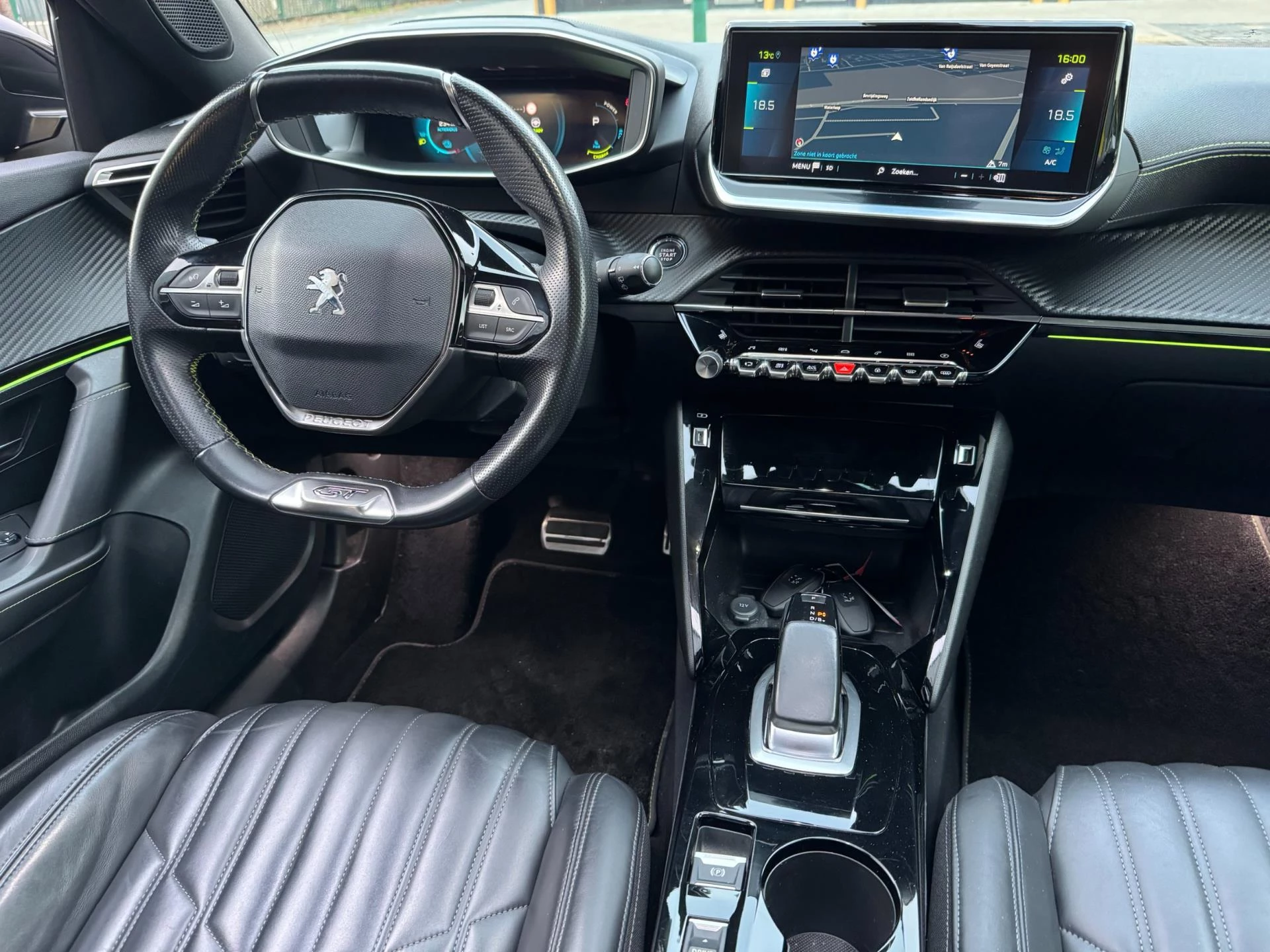 Hoofdafbeelding Peugeot e-2008