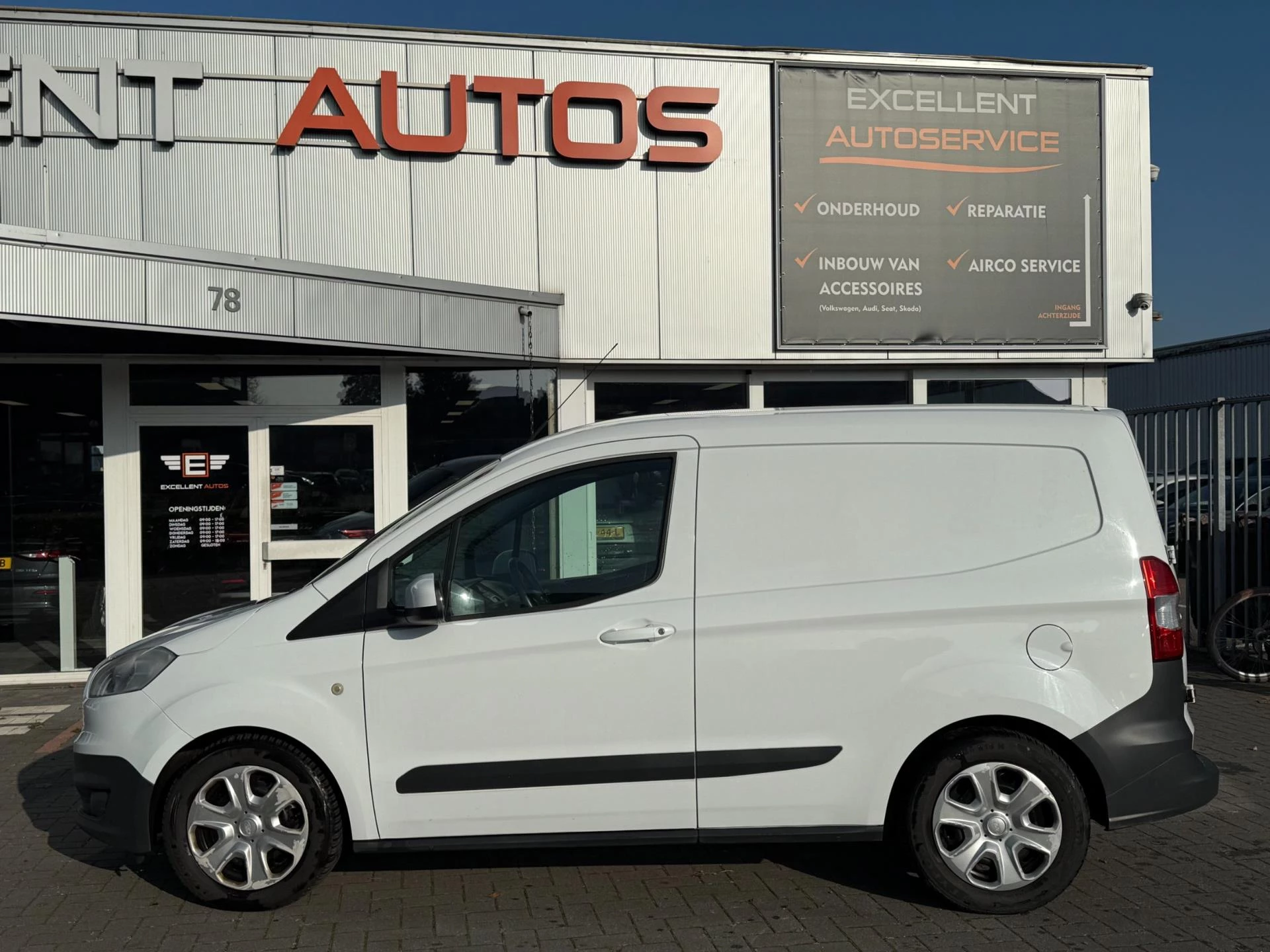 Hoofdafbeelding Ford Transit Courier